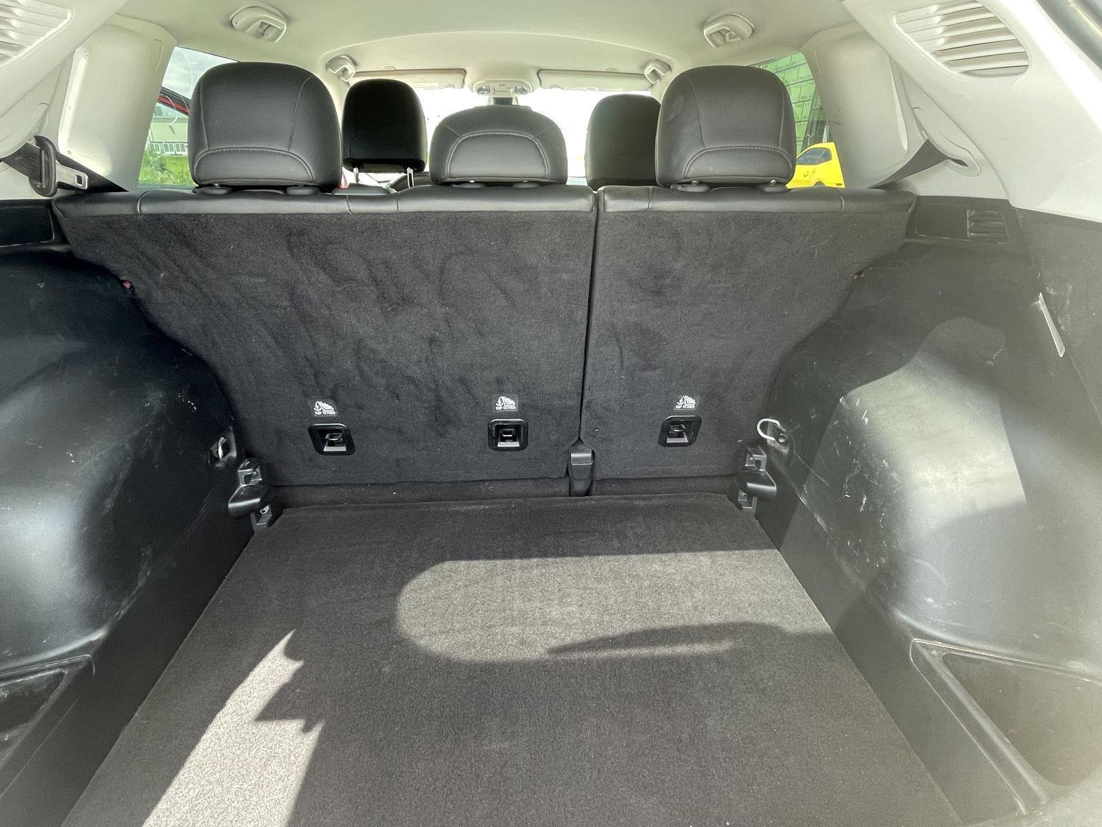 Vehicle photo 17