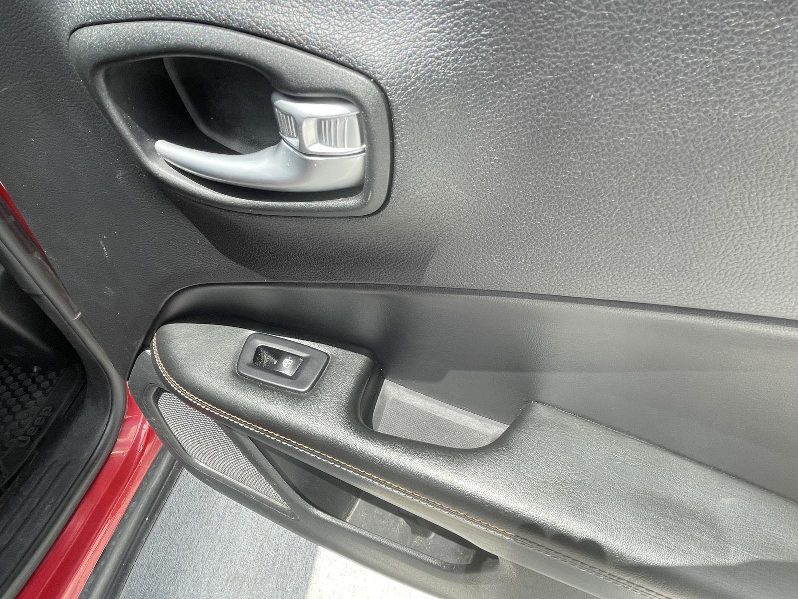 Vehicle photo 18