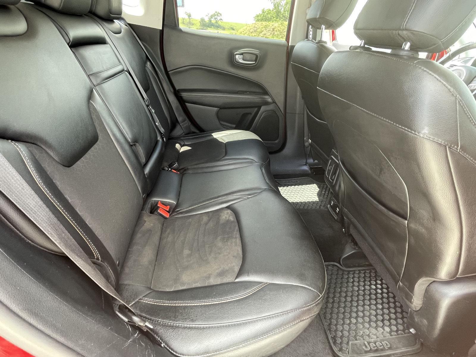Vehicle photo 19