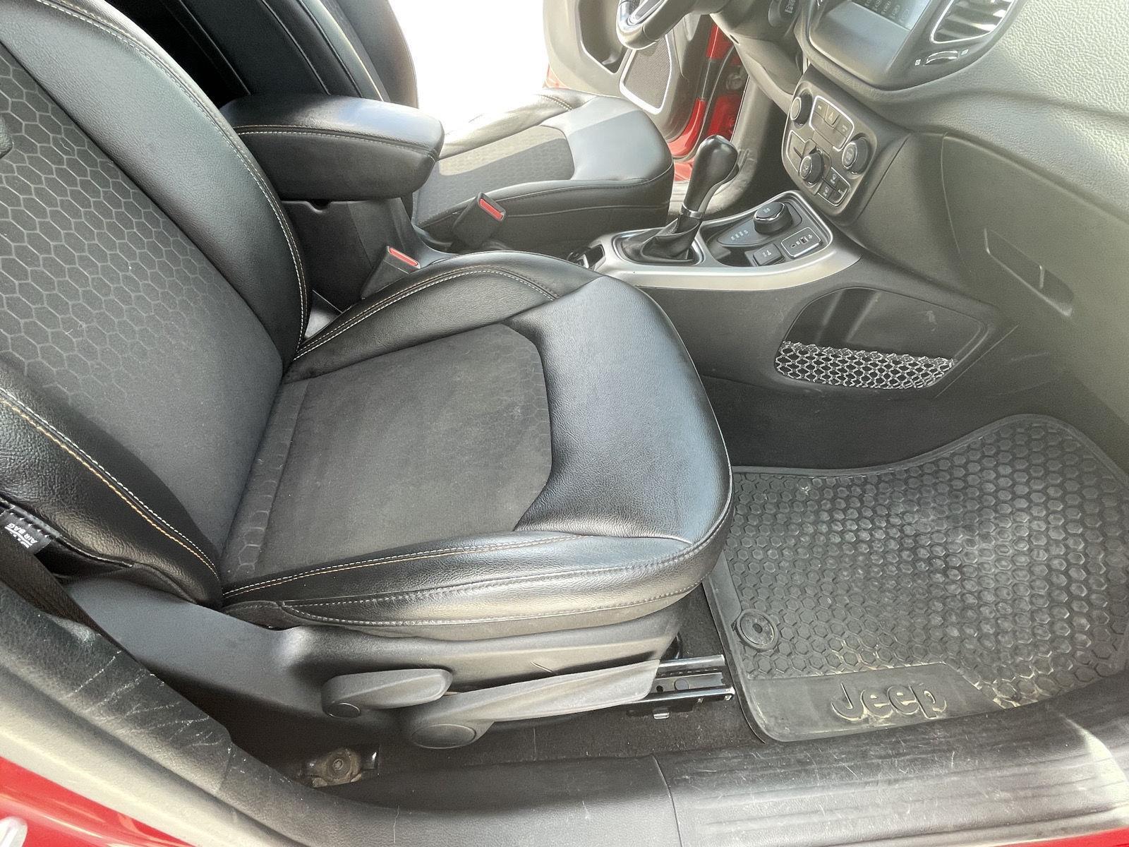Vehicle photo 21
