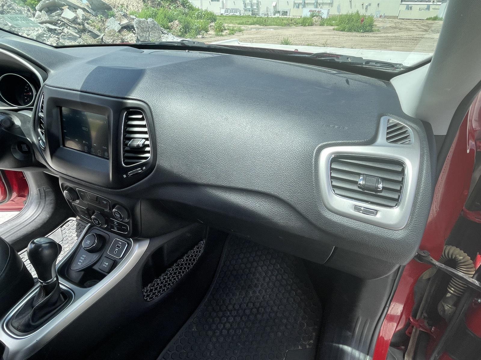 Vehicle photo 22