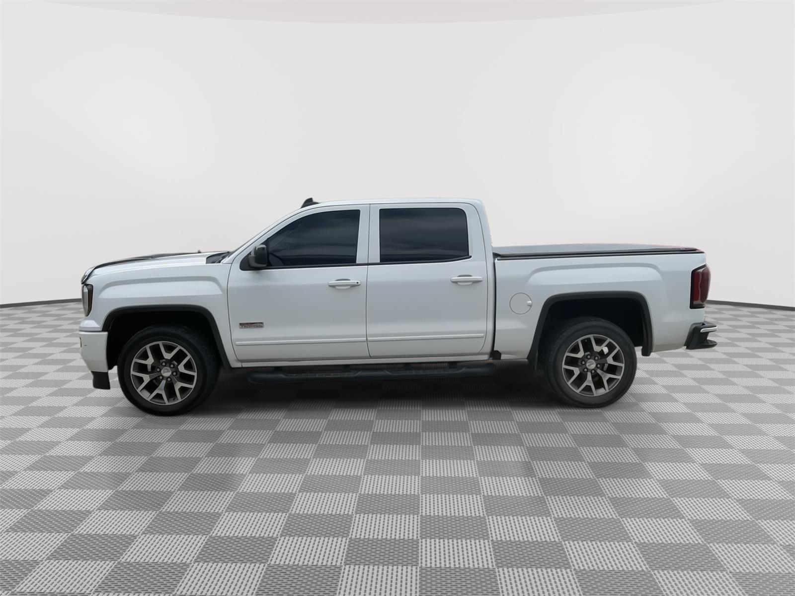Vehicle photo 2