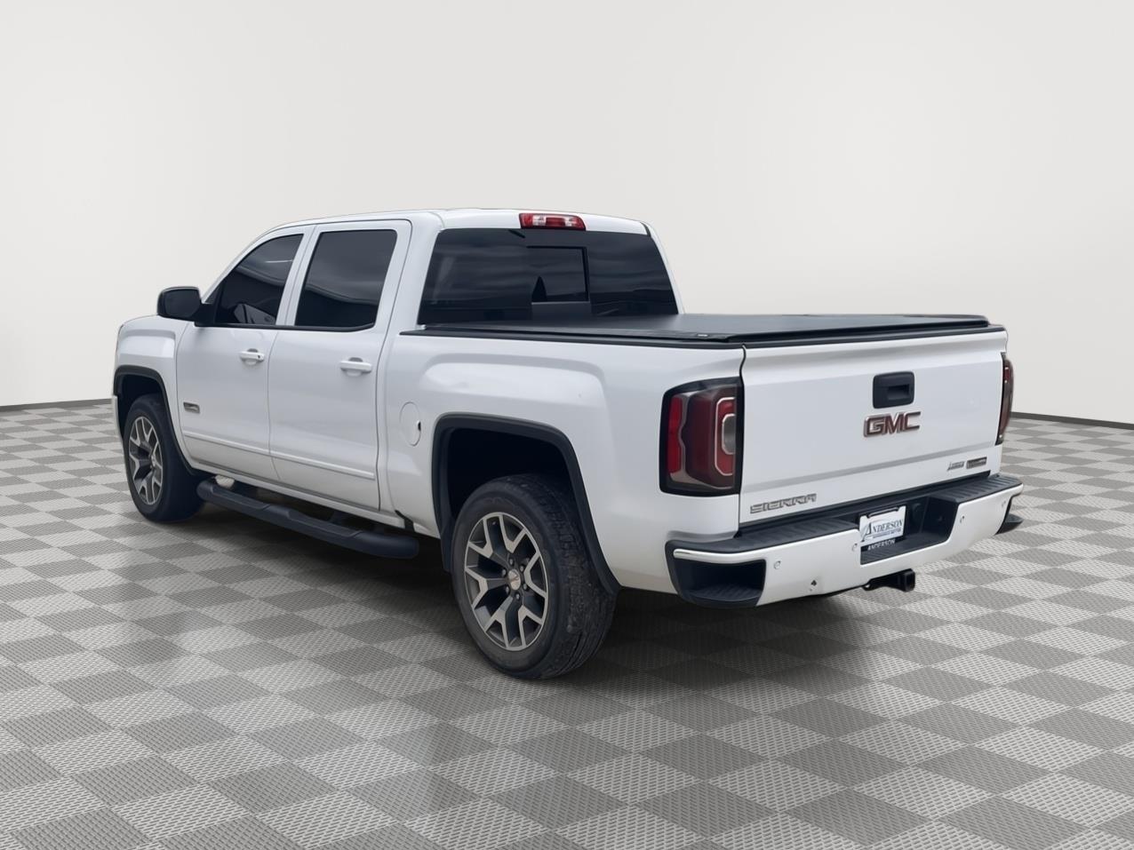 Vehicle photo 4
