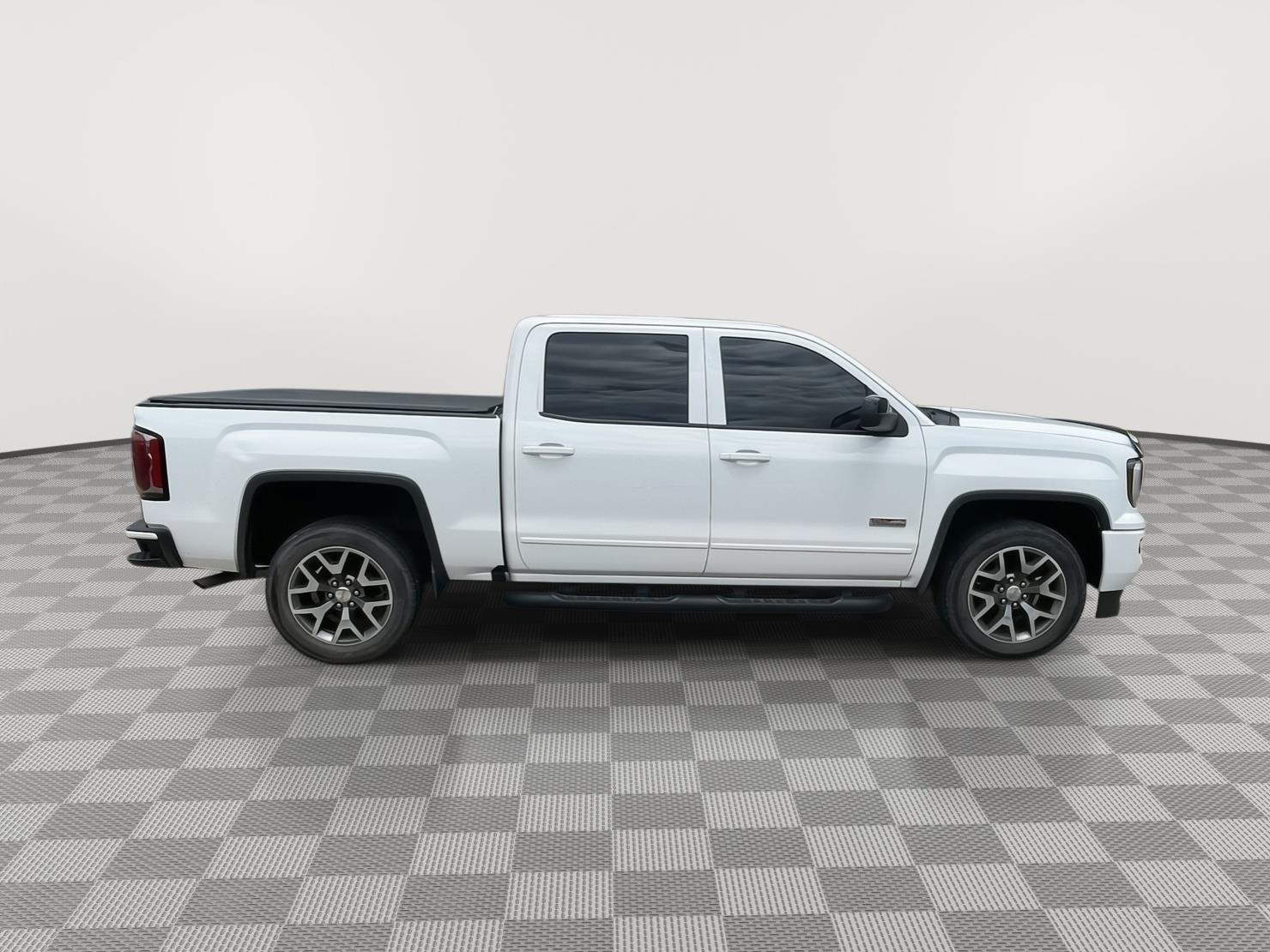 Vehicle photo 7