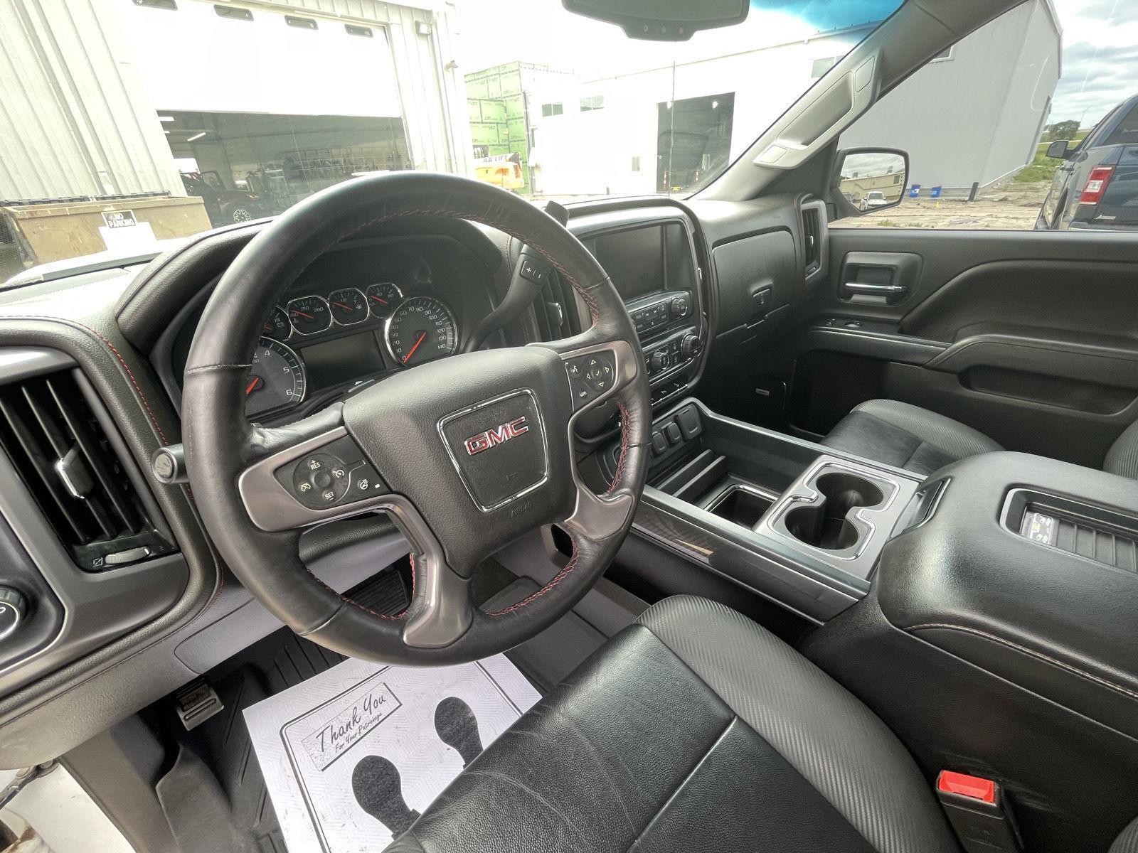 Vehicle photo 13