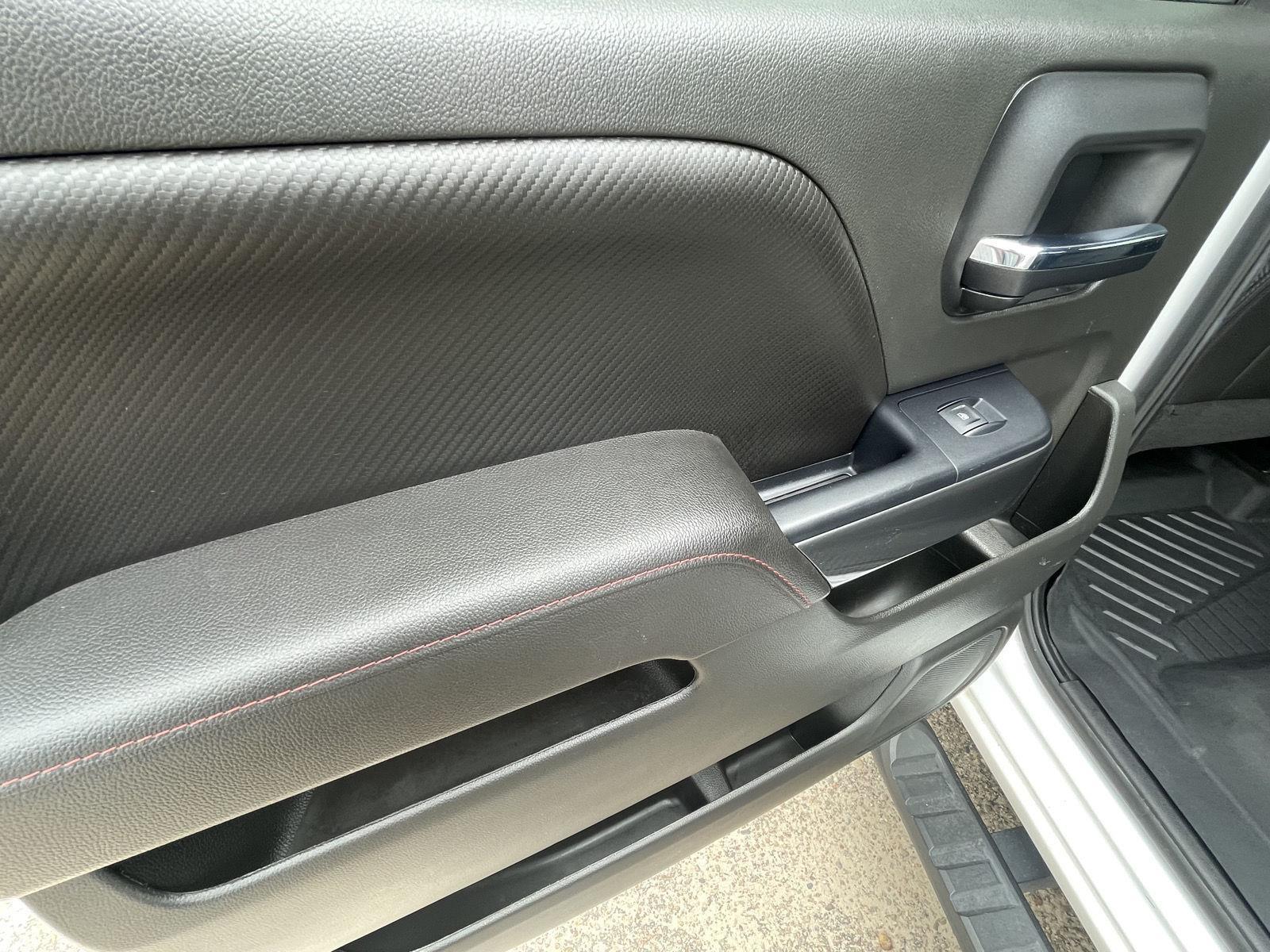 Vehicle photo 15