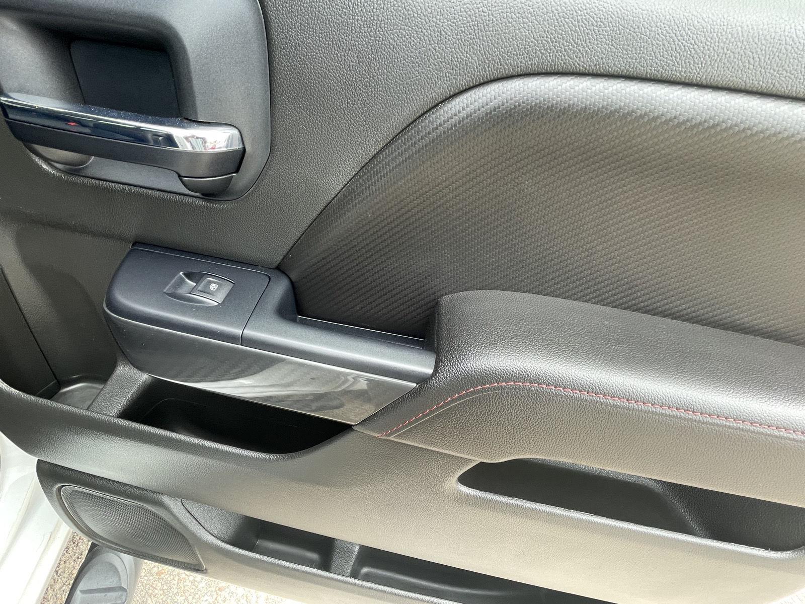 Vehicle photo 17