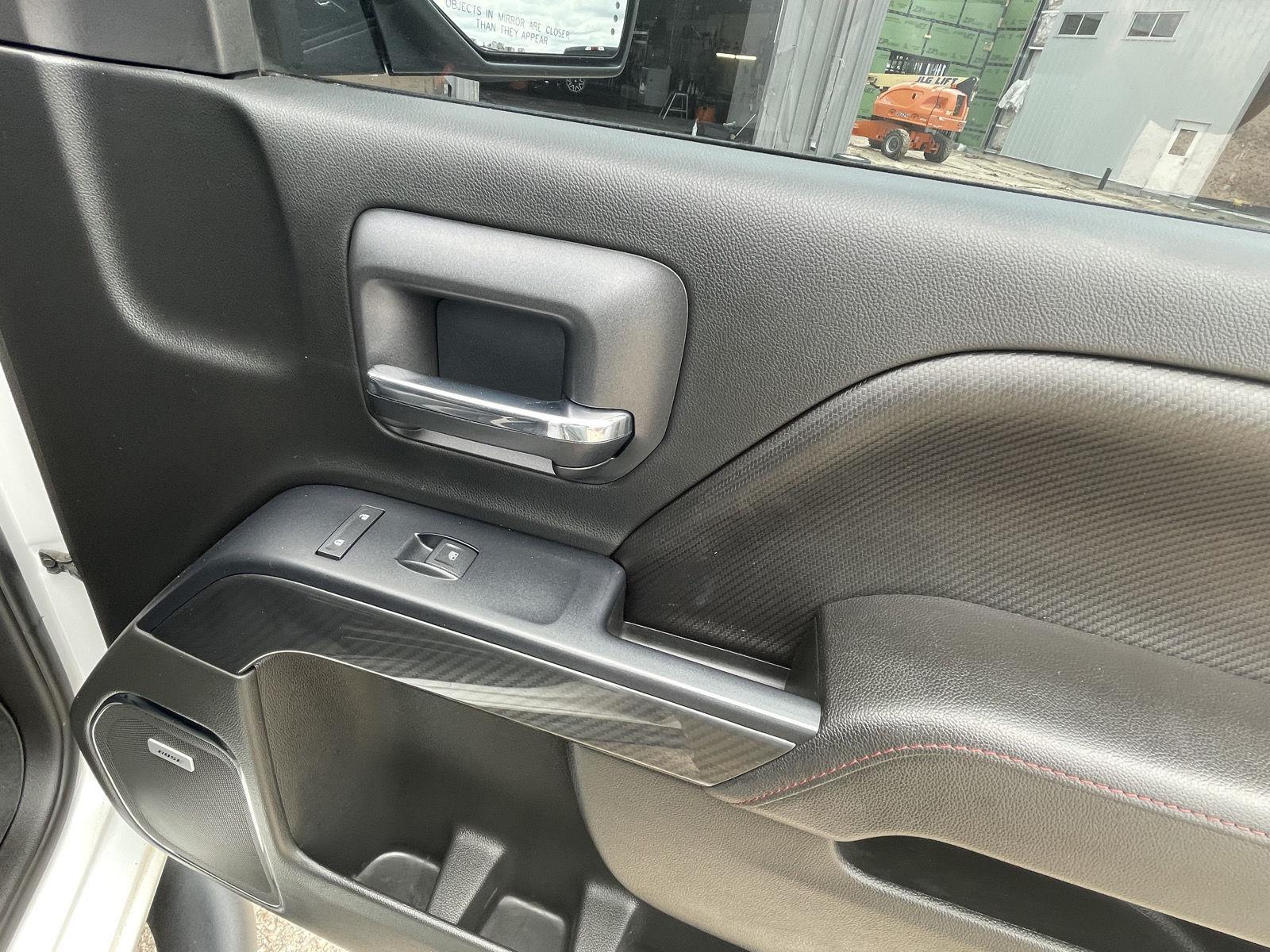 Vehicle photo 19