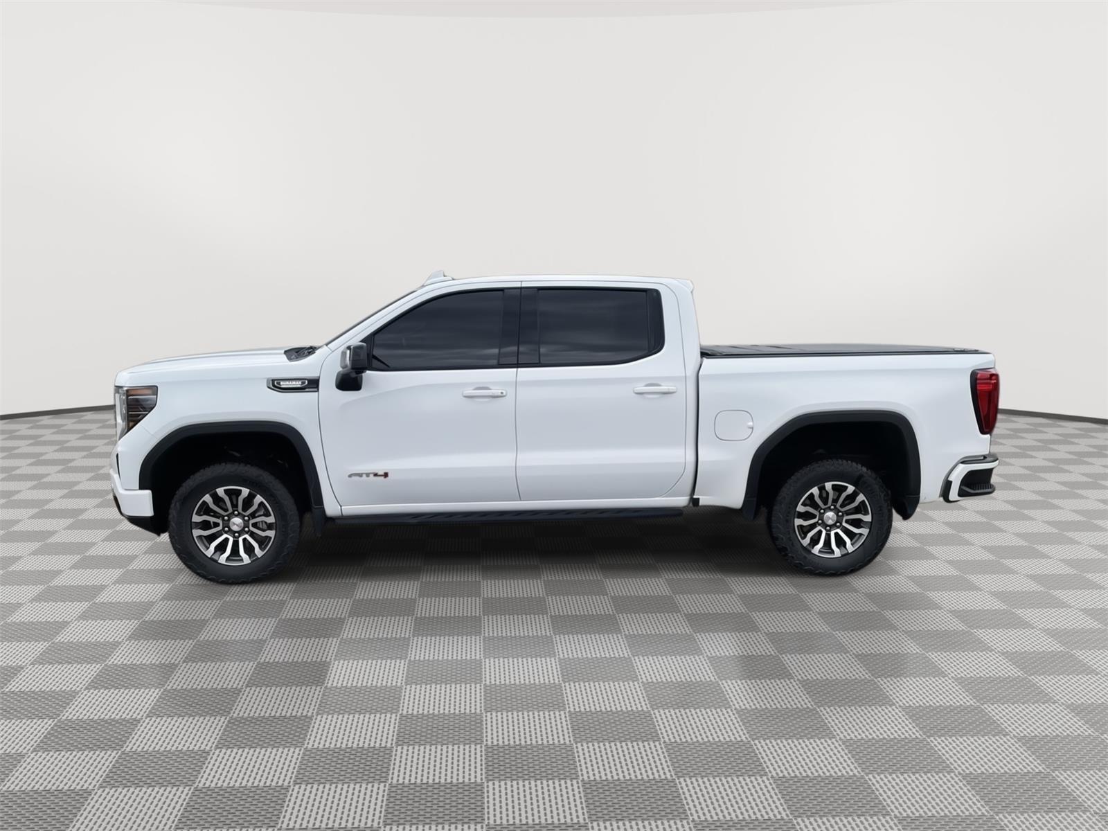 Vehicle photo 2
