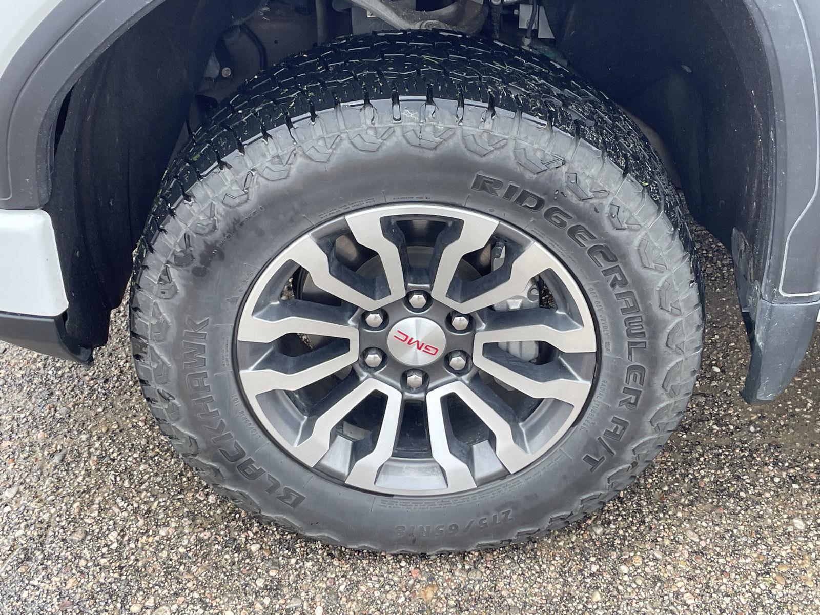 Vehicle photo 9