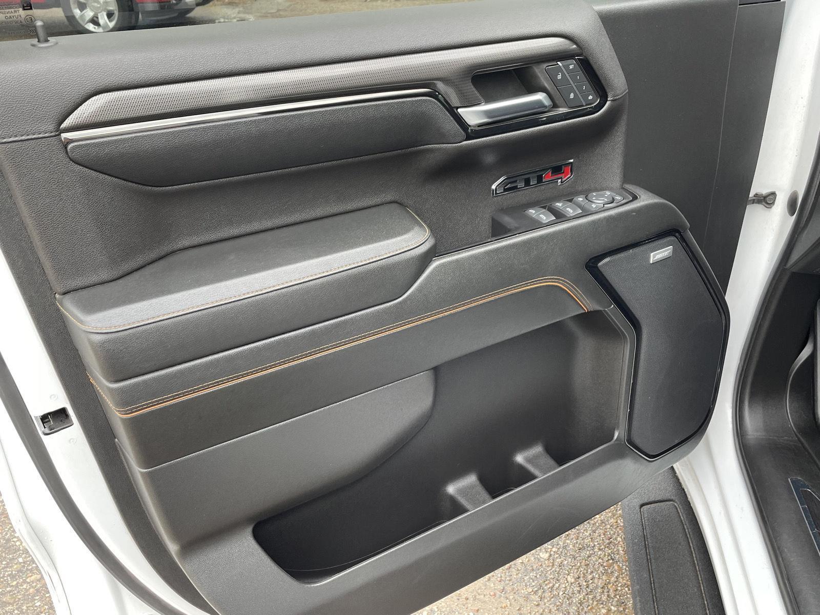 Vehicle photo 11