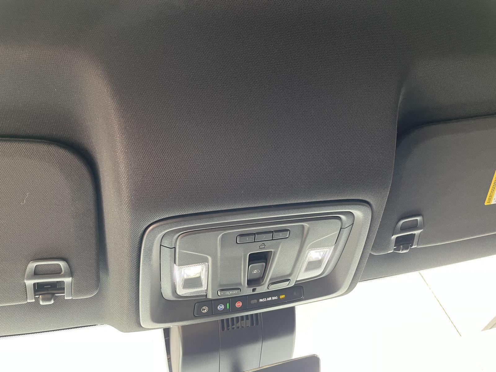 Vehicle photo 18