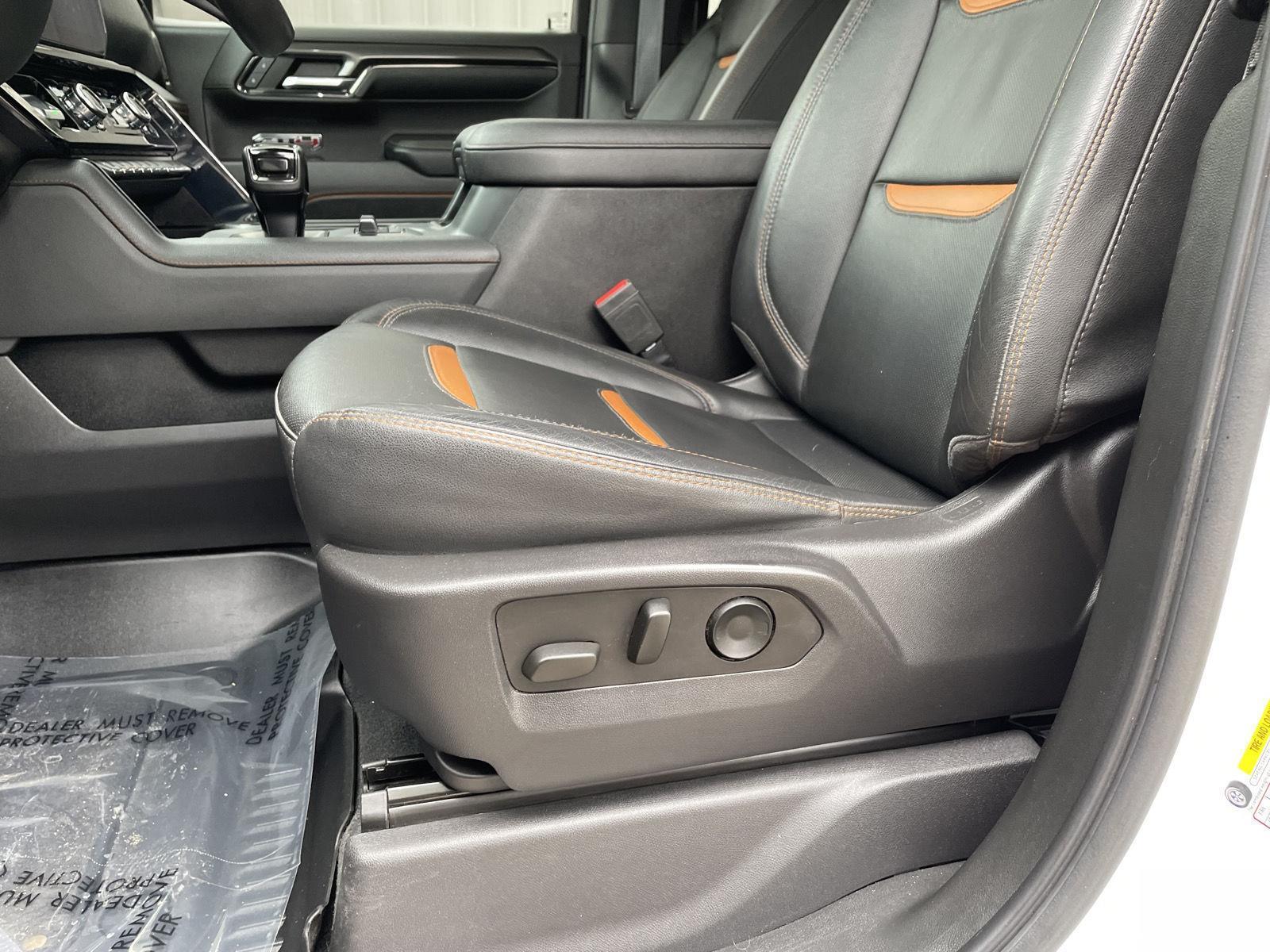 Vehicle photo 19