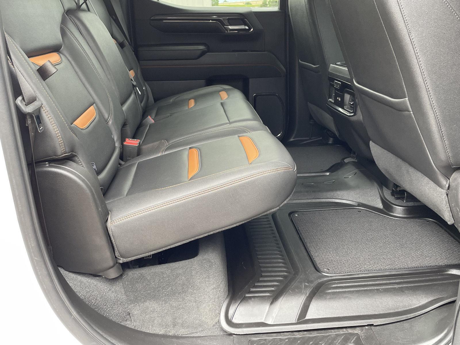 Vehicle photo 20
