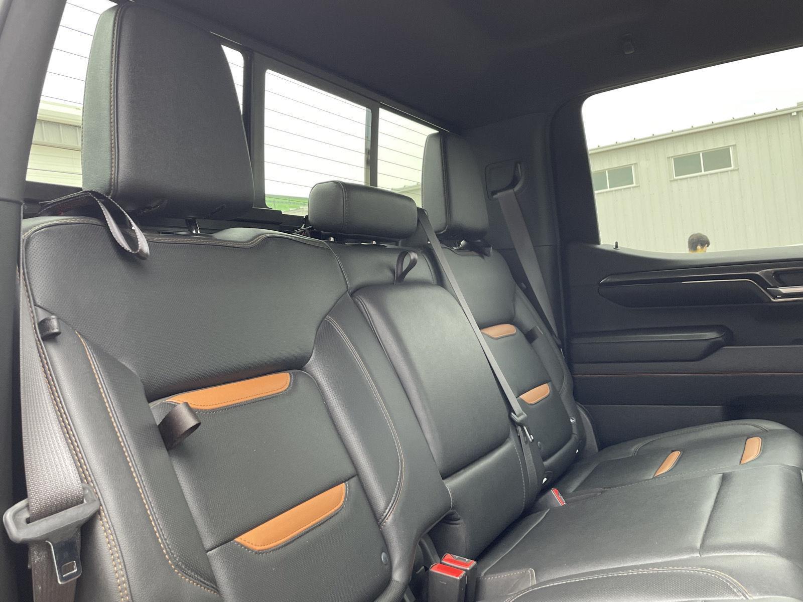 Vehicle photo 21