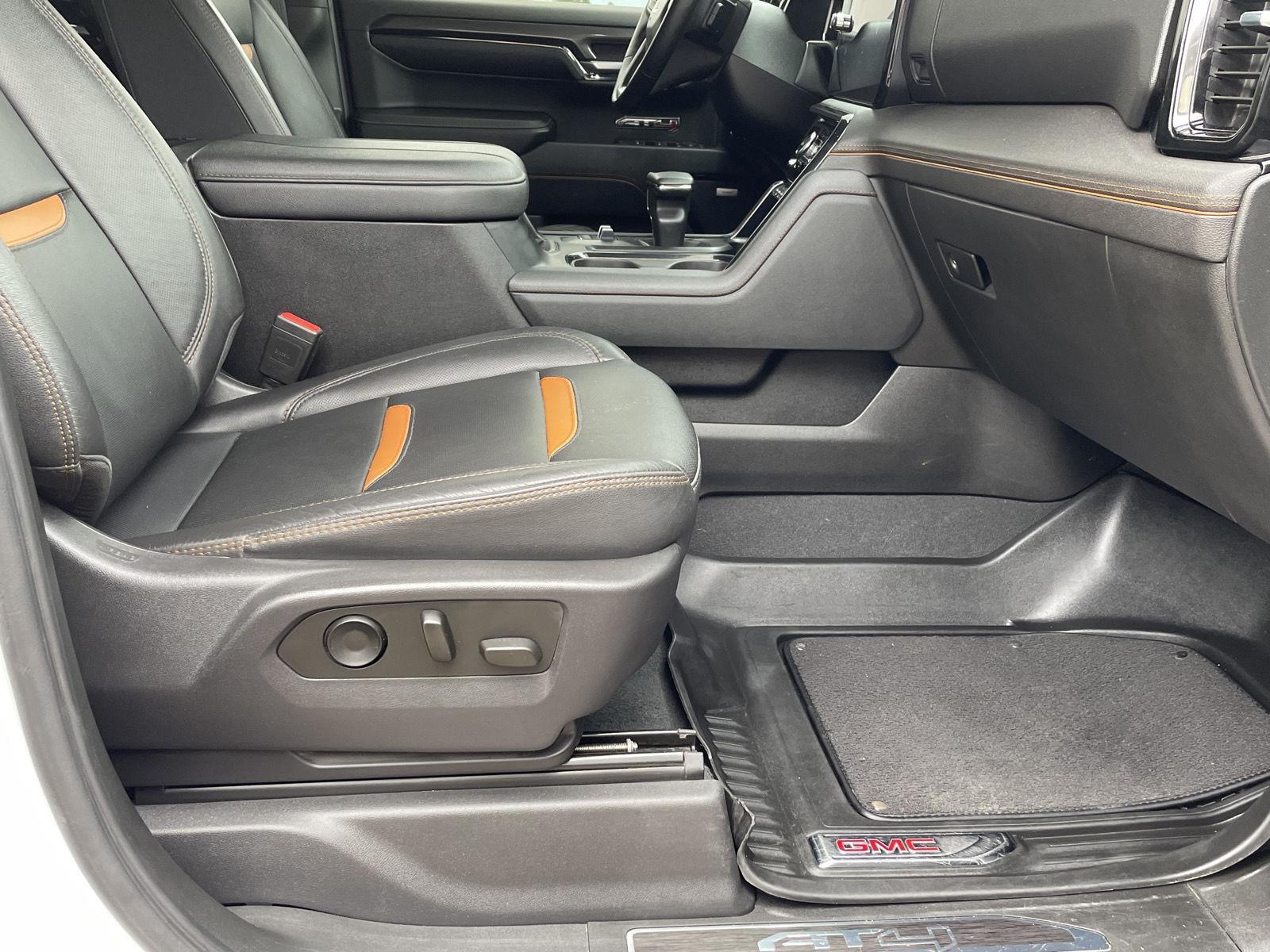 Vehicle photo 22