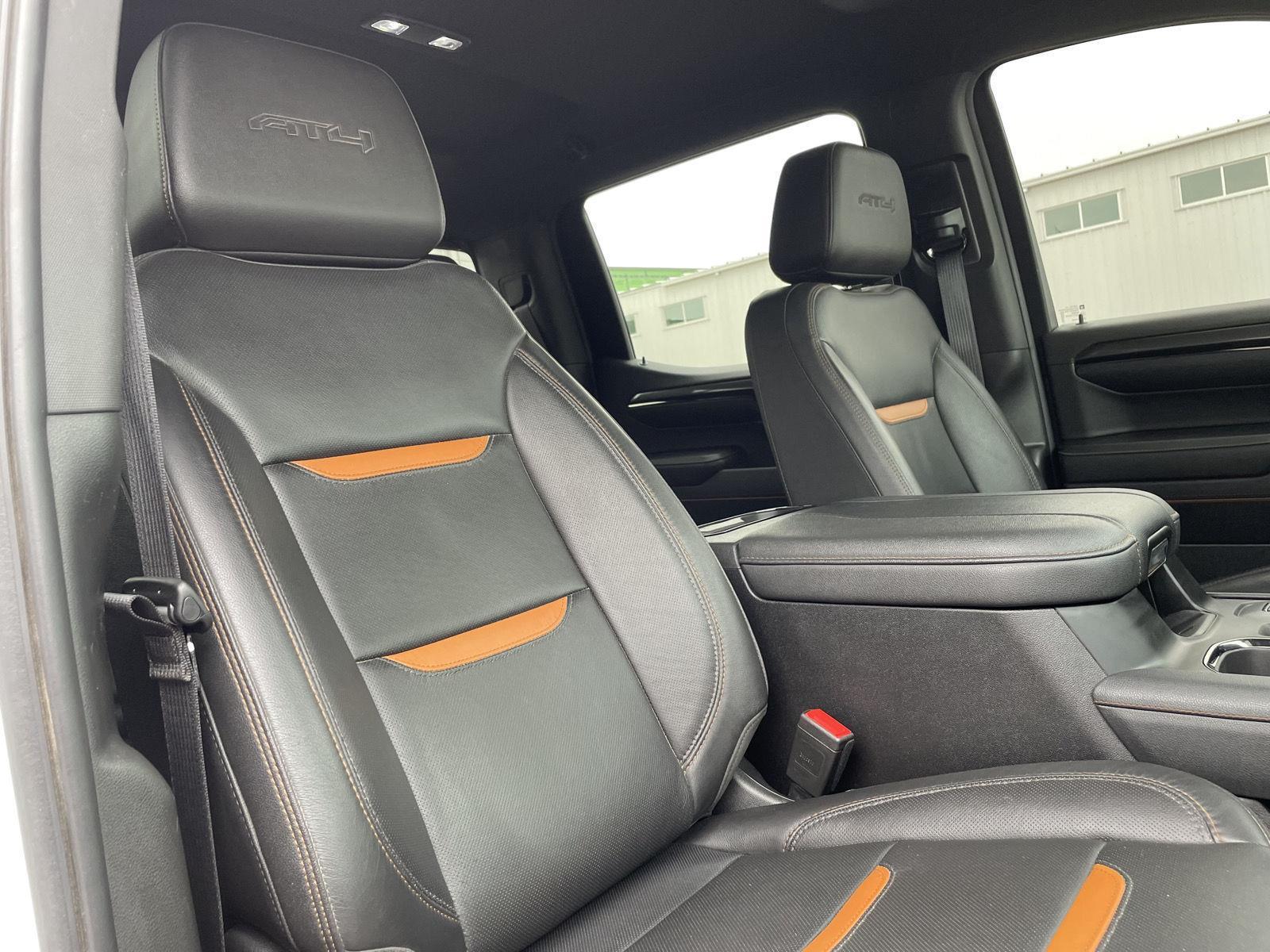 Vehicle photo 23