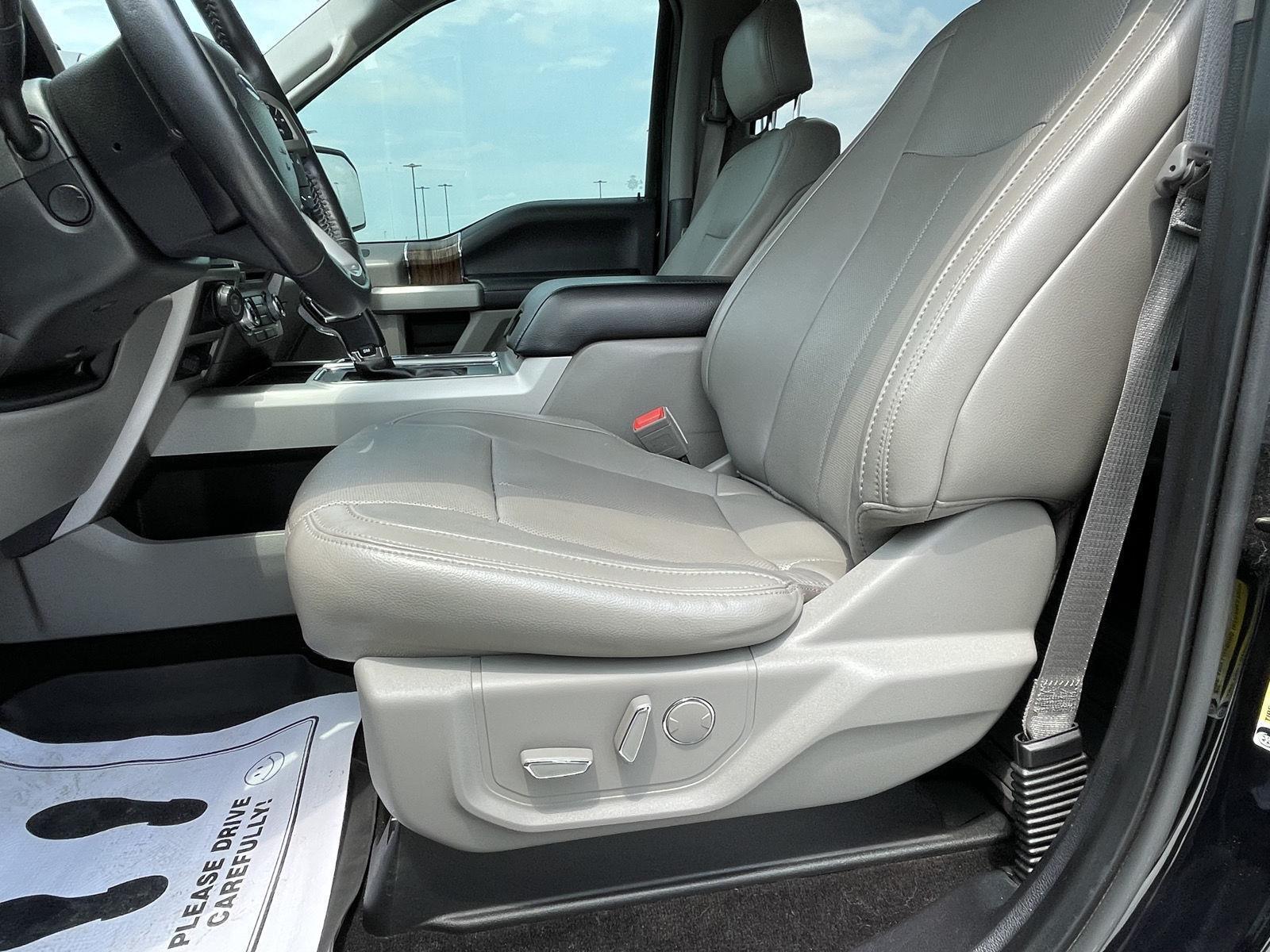 Vehicle photo 17