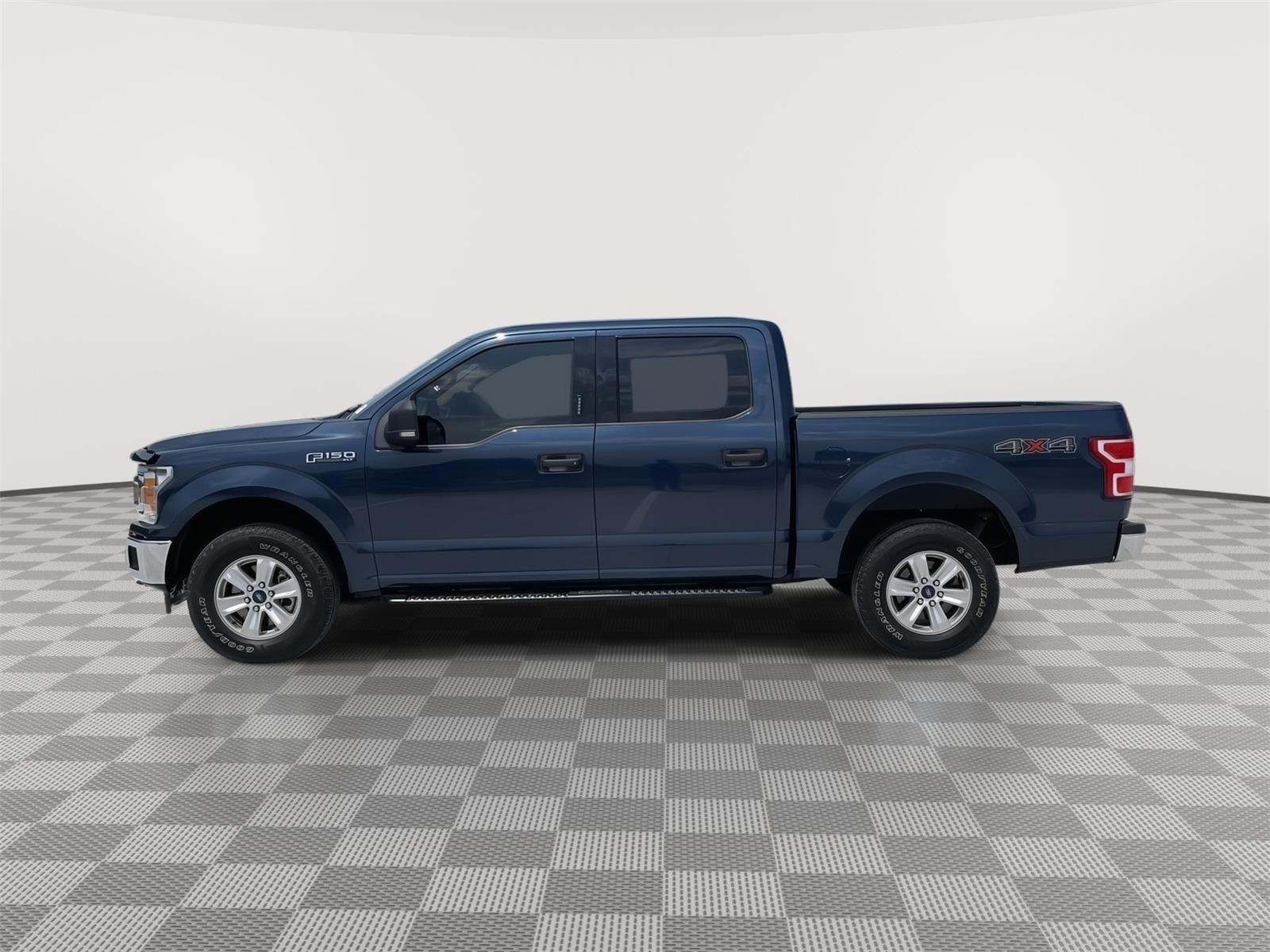 Vehicle photo 2