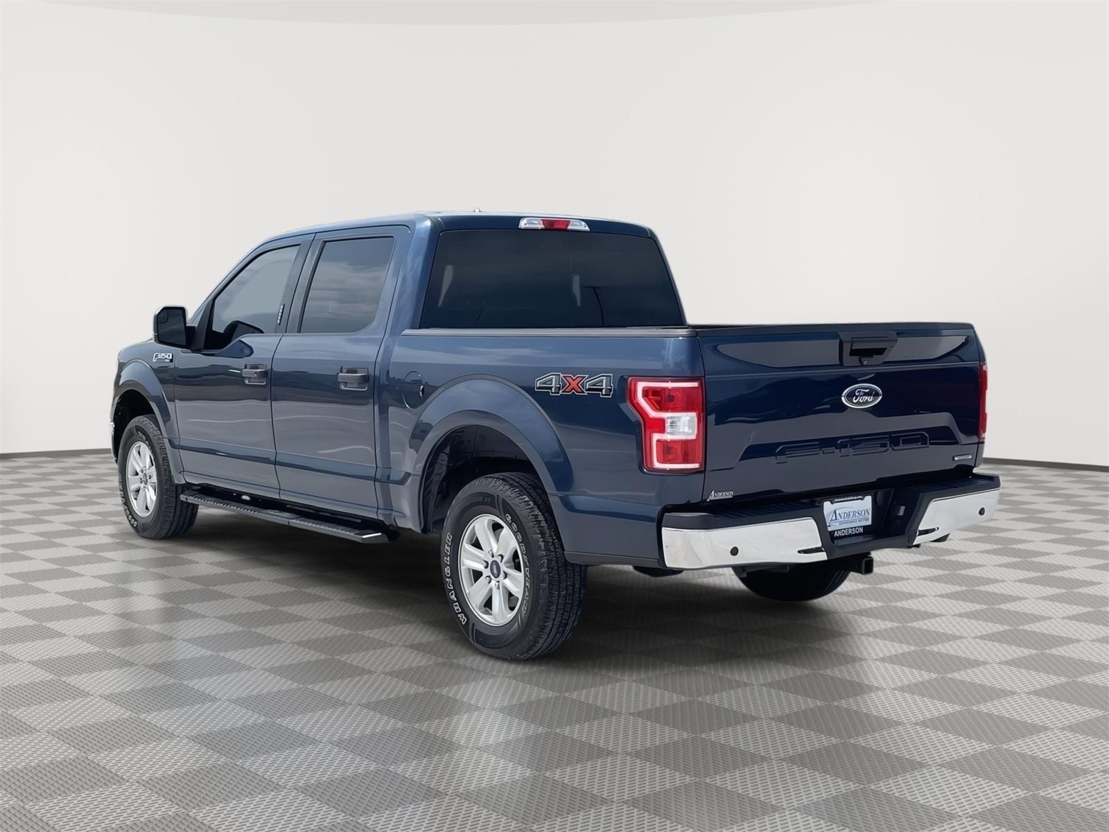 Vehicle photo 4