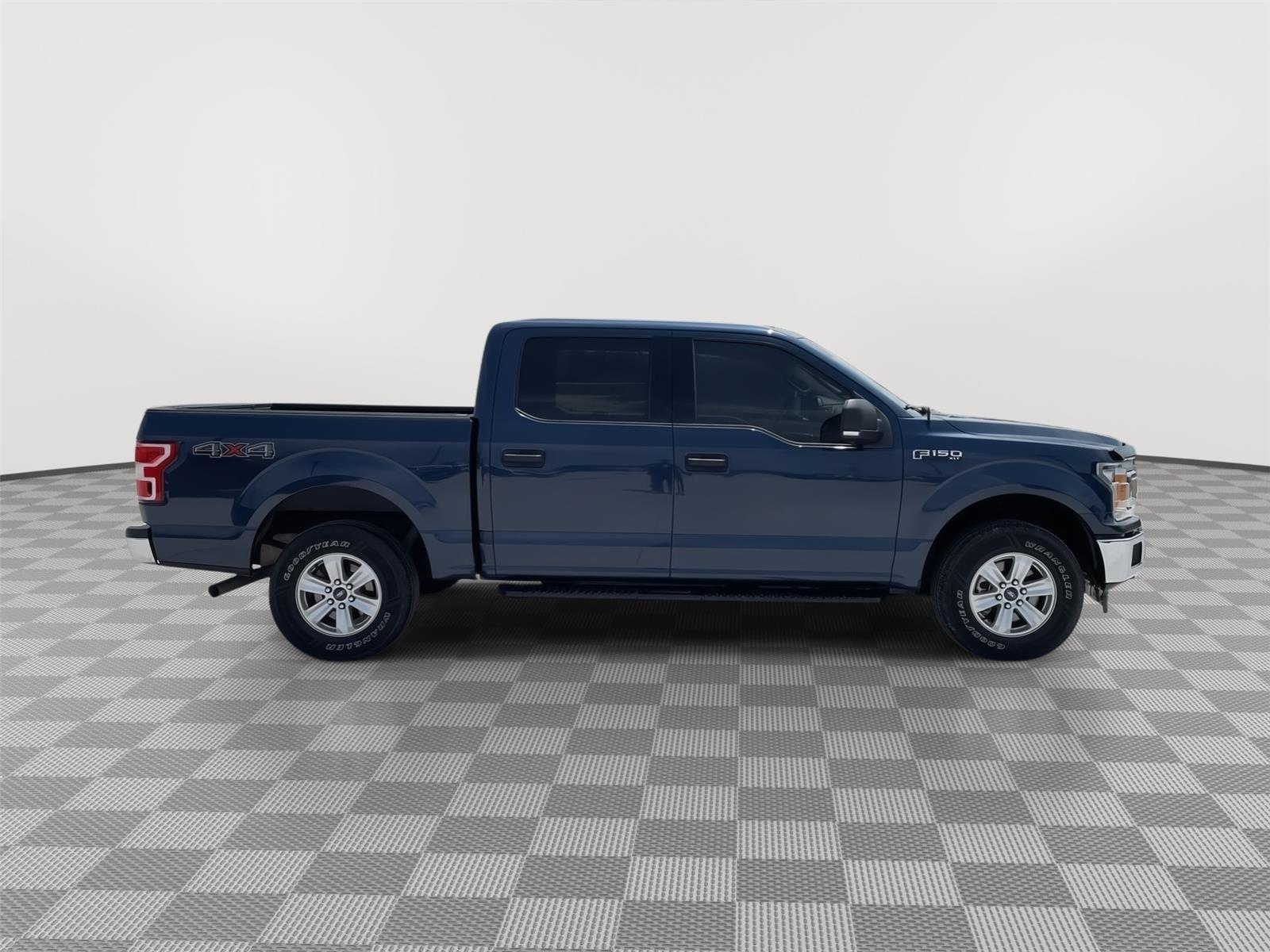 Vehicle photo 7
