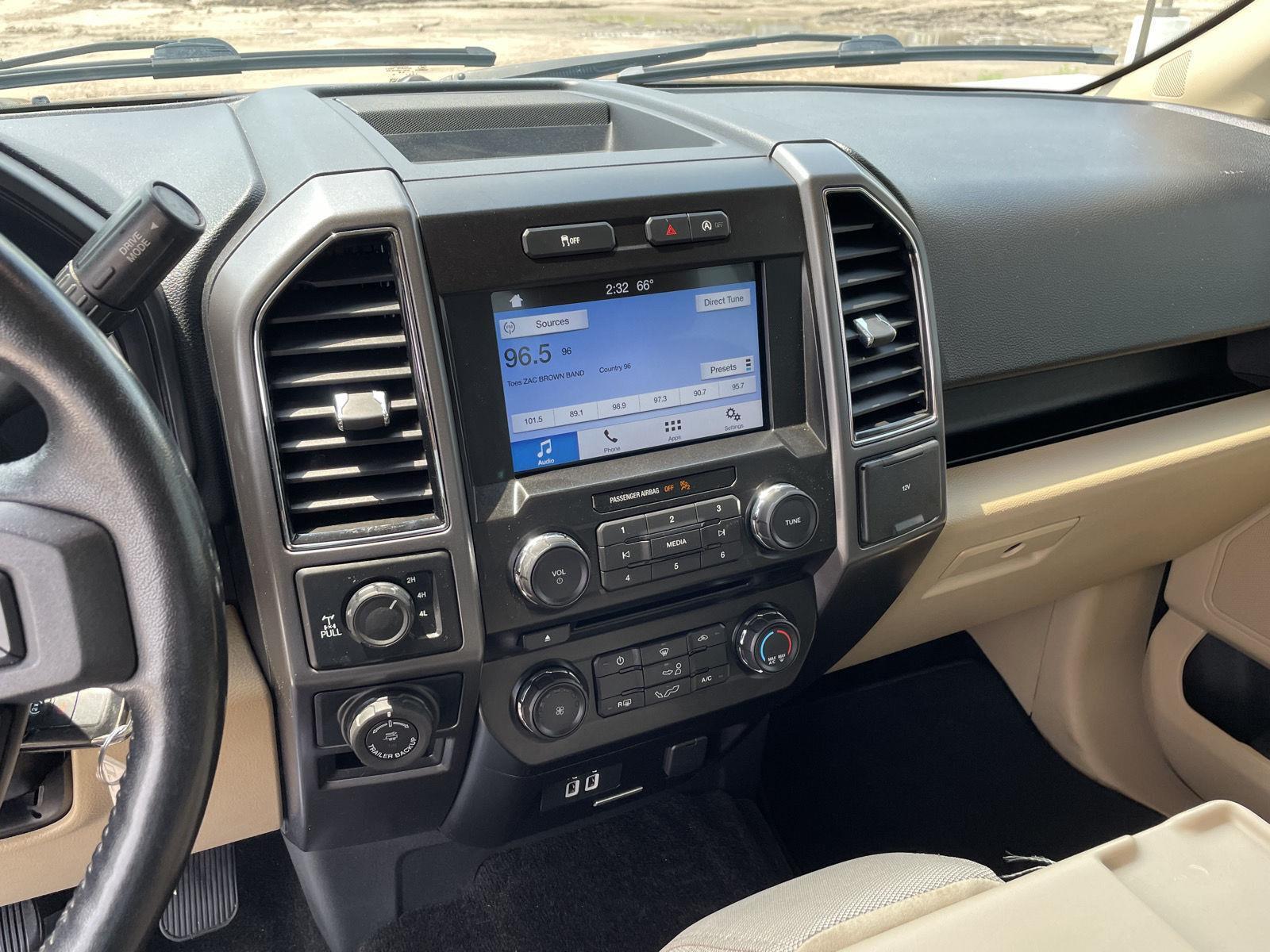 Vehicle photo 14