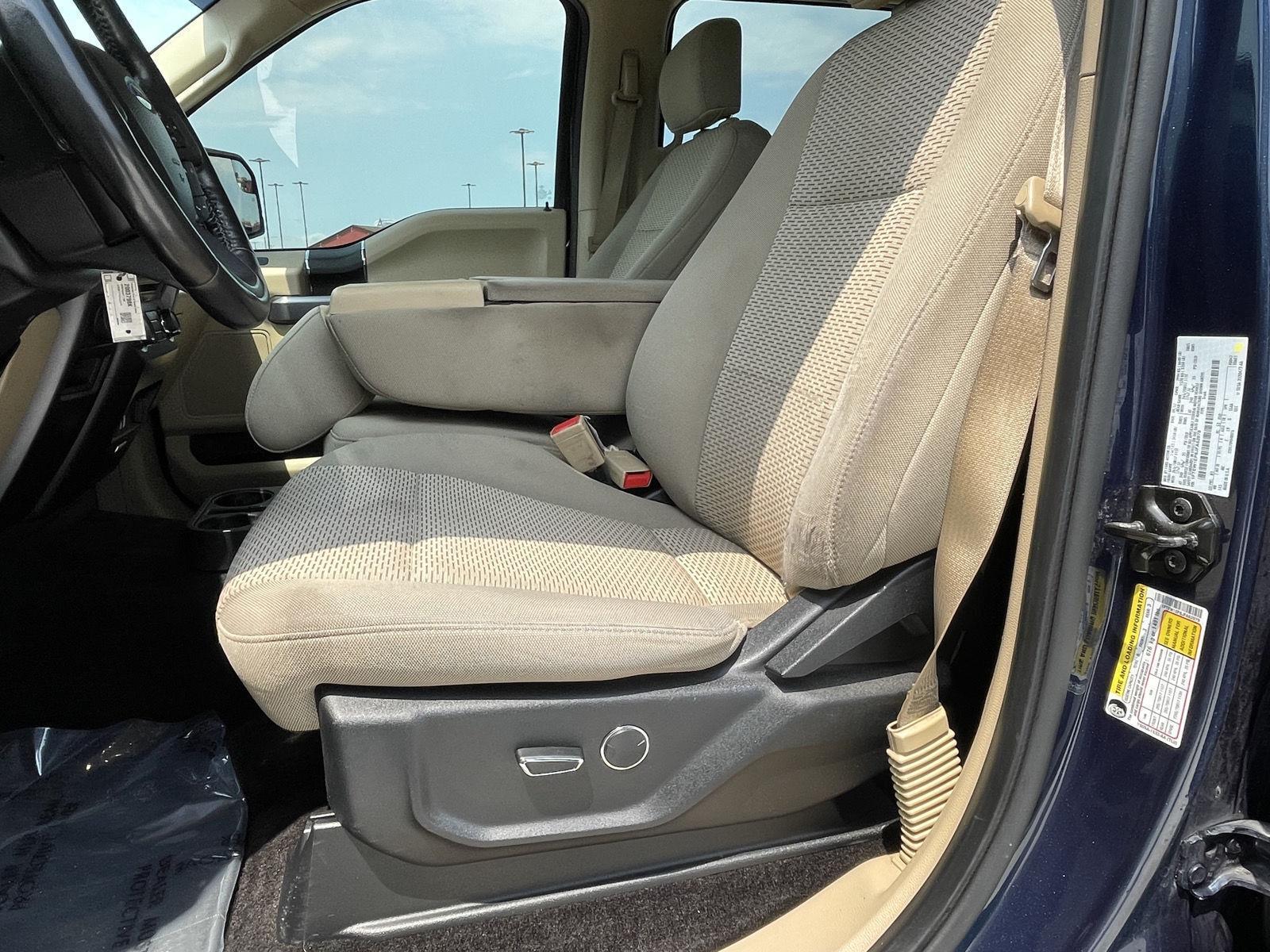 Vehicle photo 17