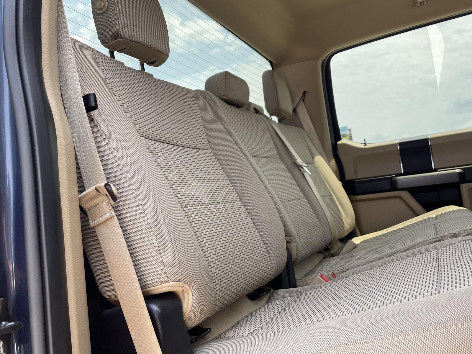 Vehicle photo 19