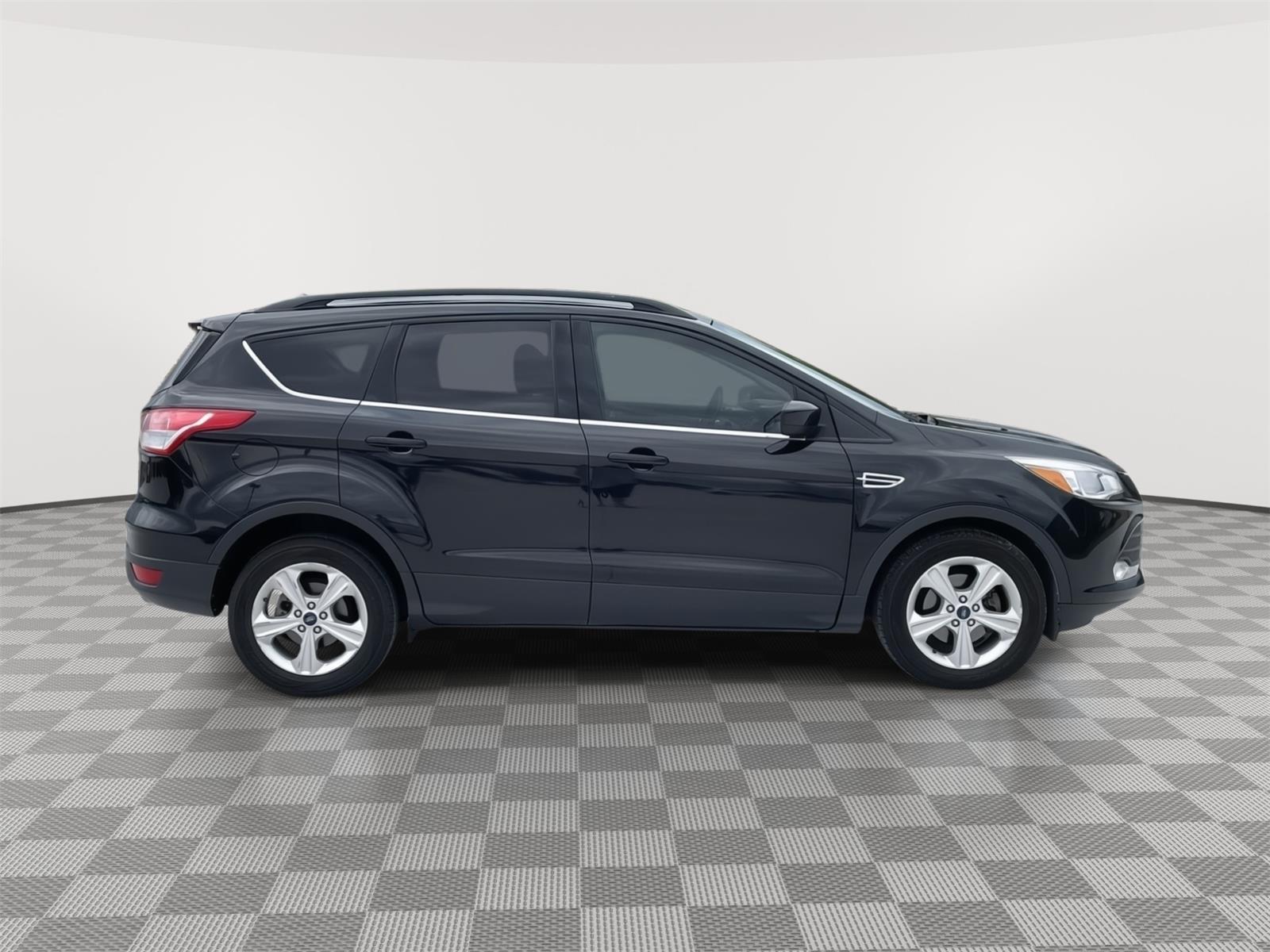 Vehicle photo 7