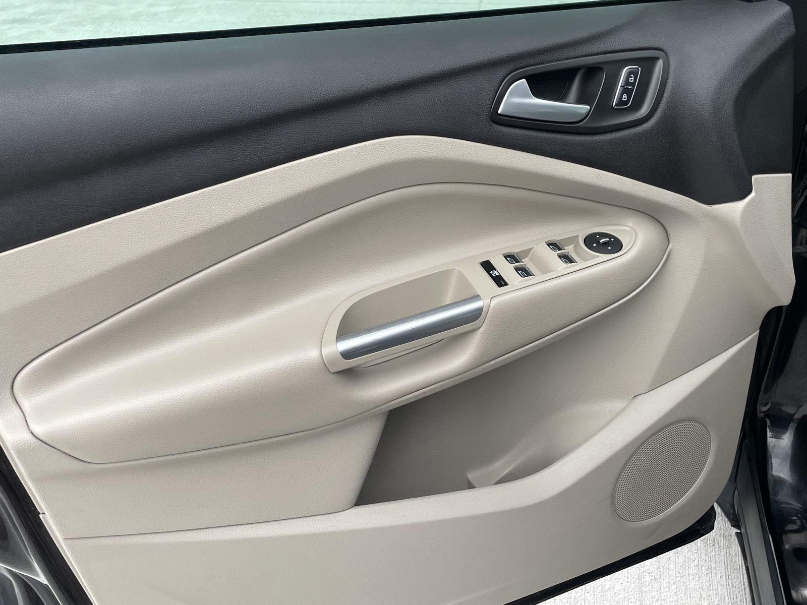 Vehicle photo 12