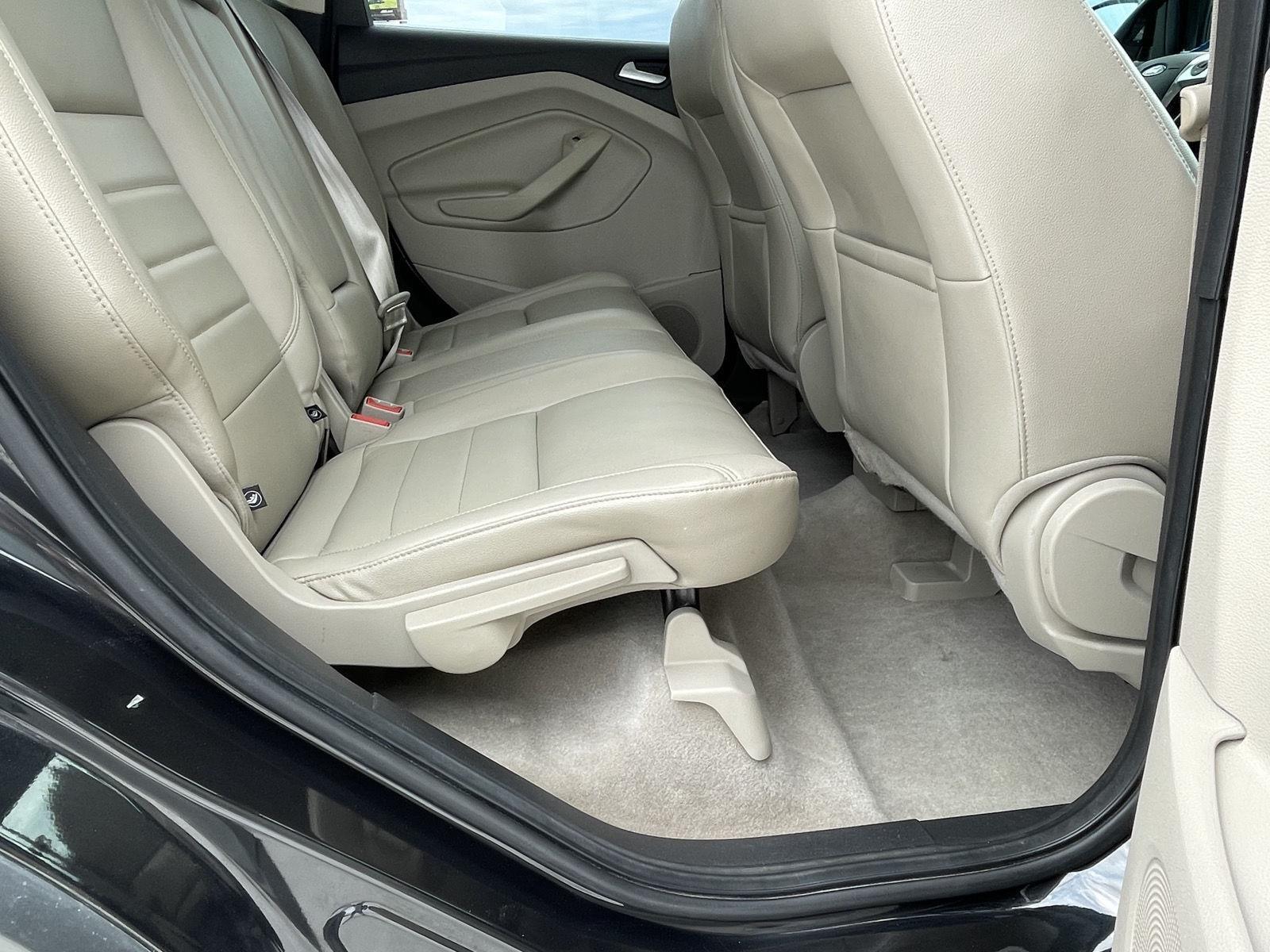 Vehicle photo 18