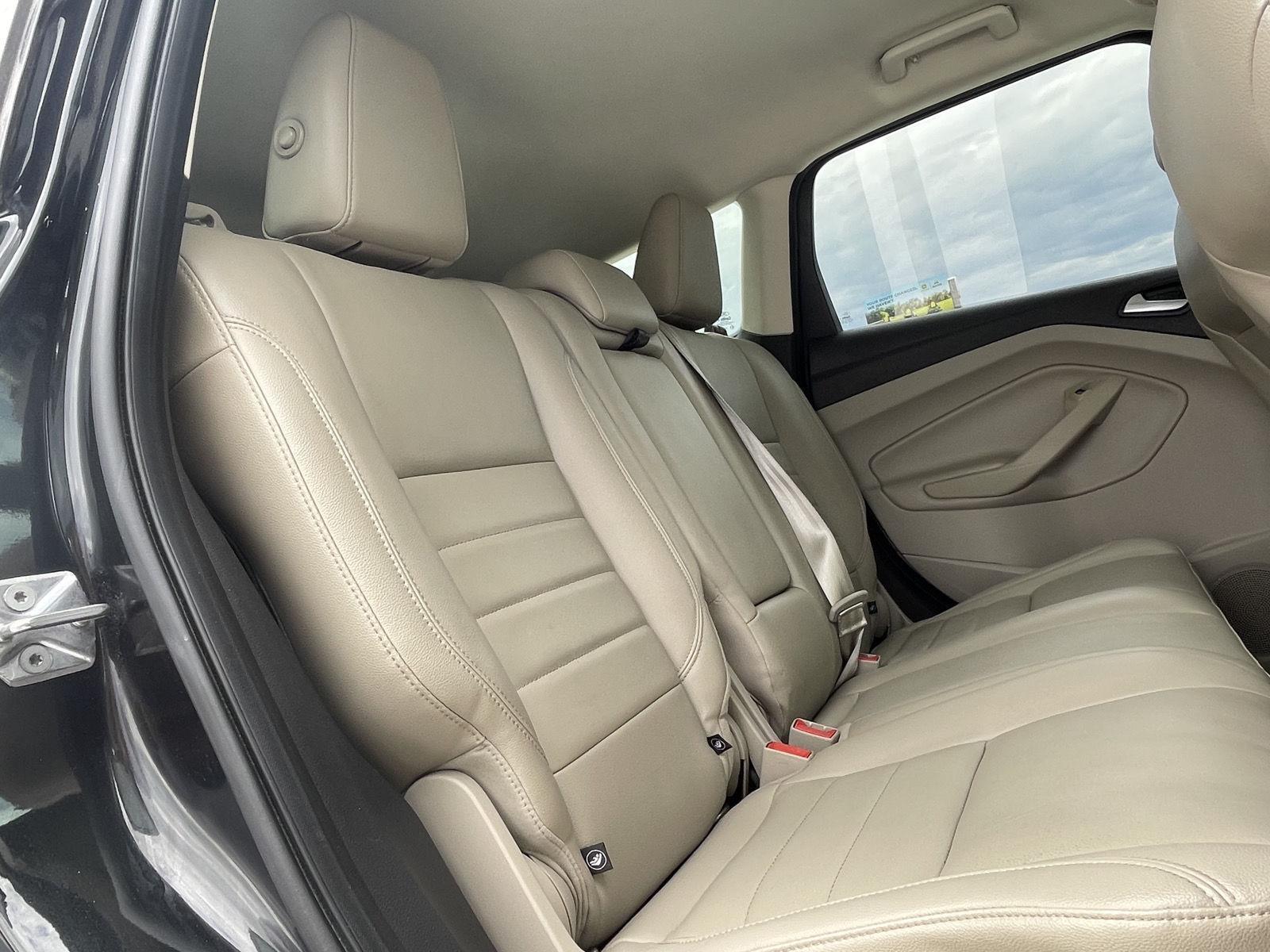 Vehicle photo 19