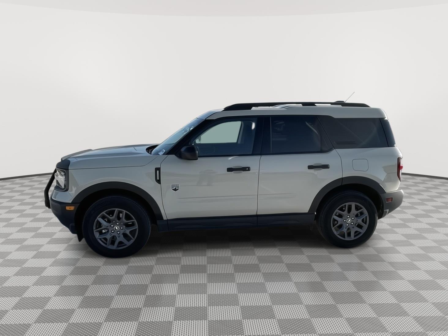 Vehicle photo 2