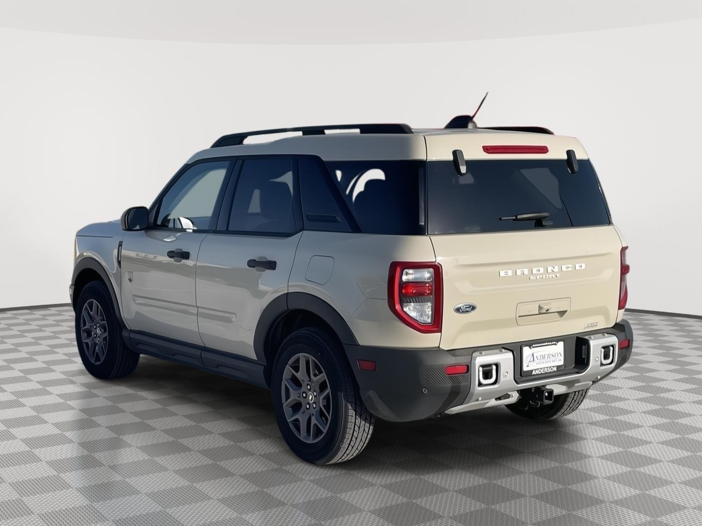Vehicle photo 4