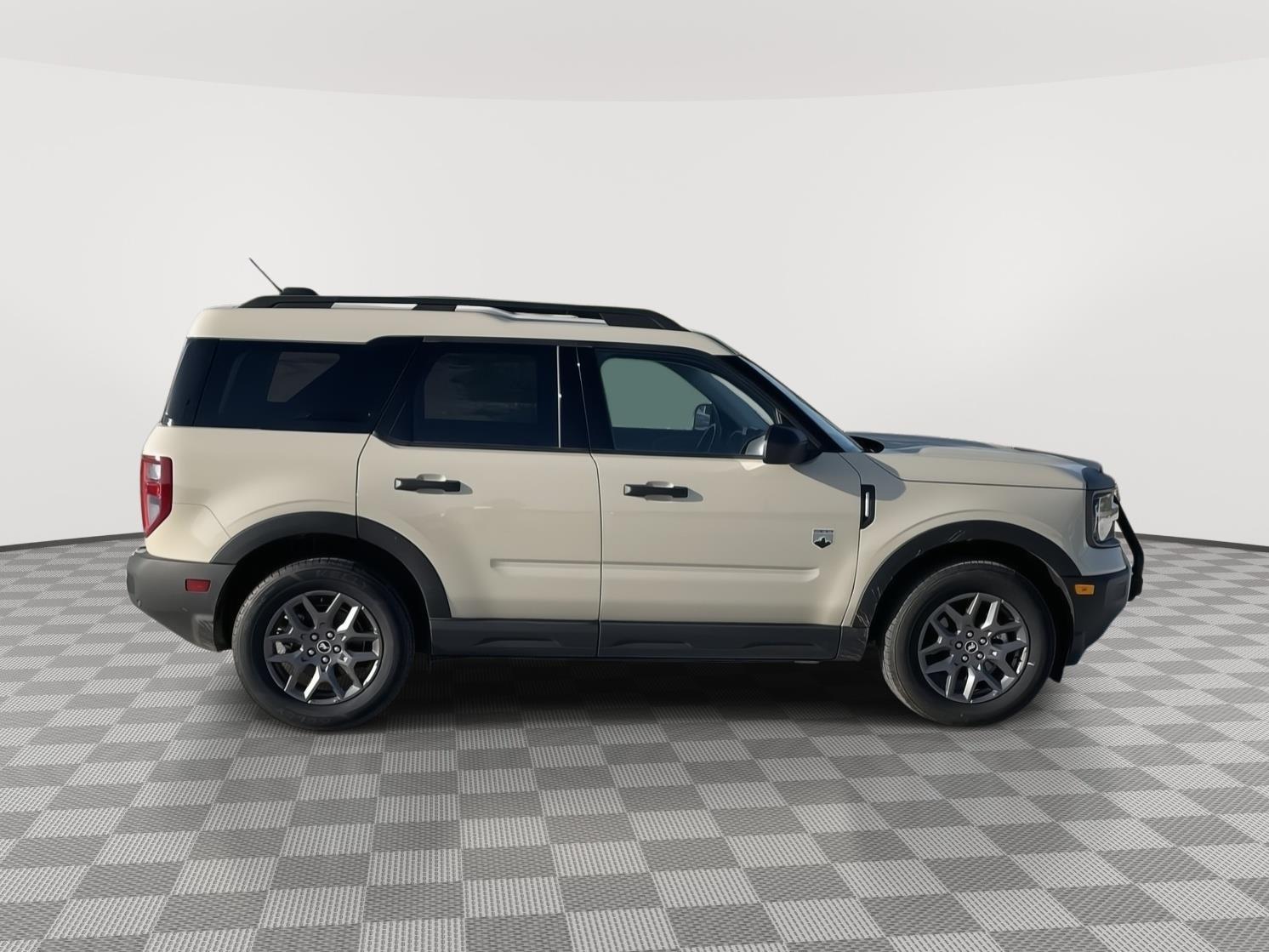 Vehicle photo 7