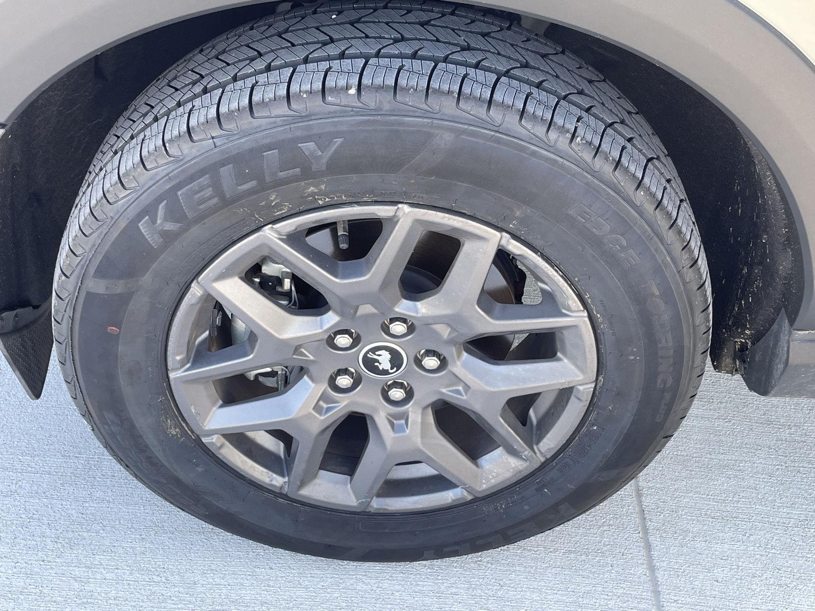 Vehicle photo 10