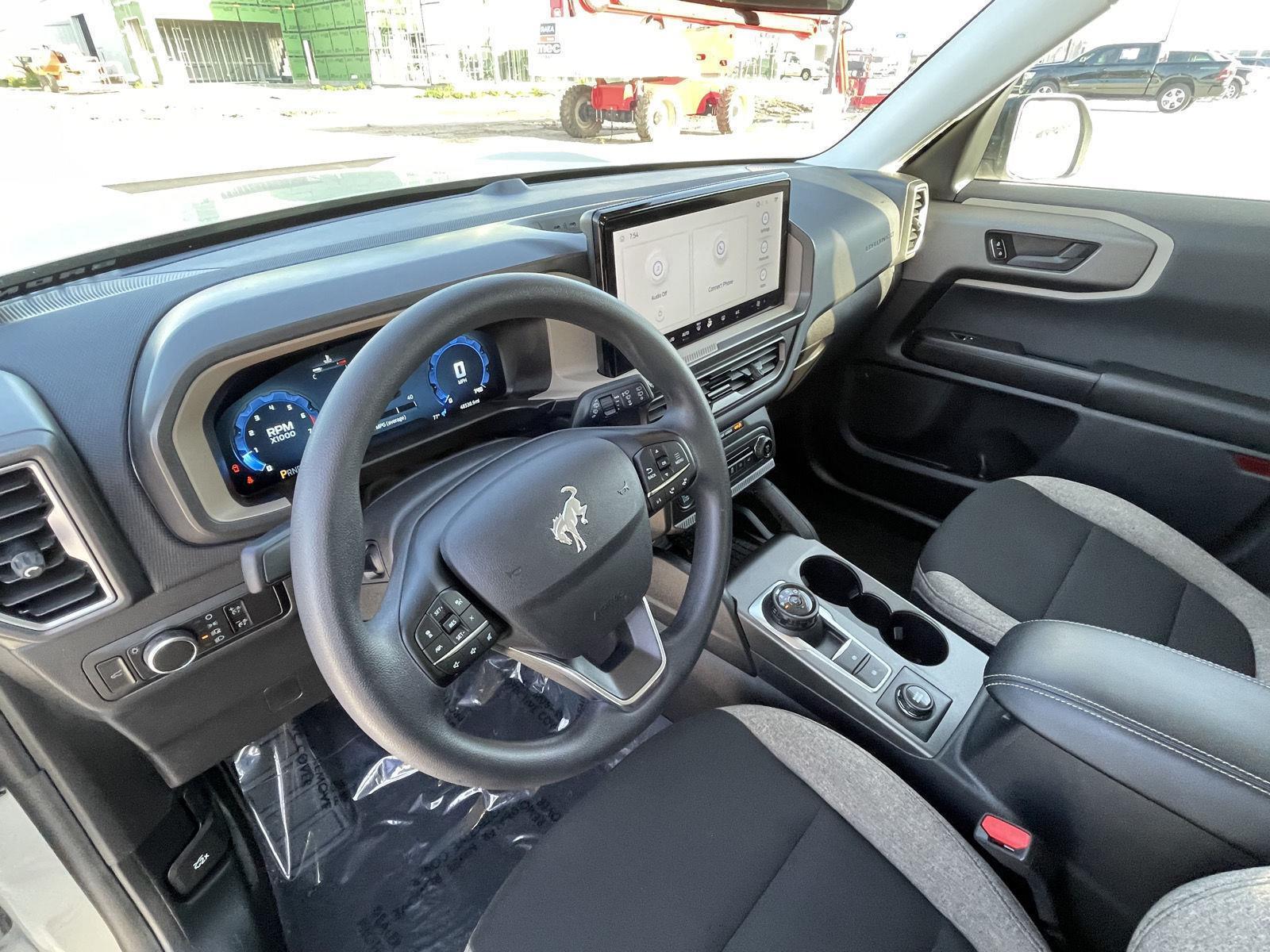 Vehicle photo 13
