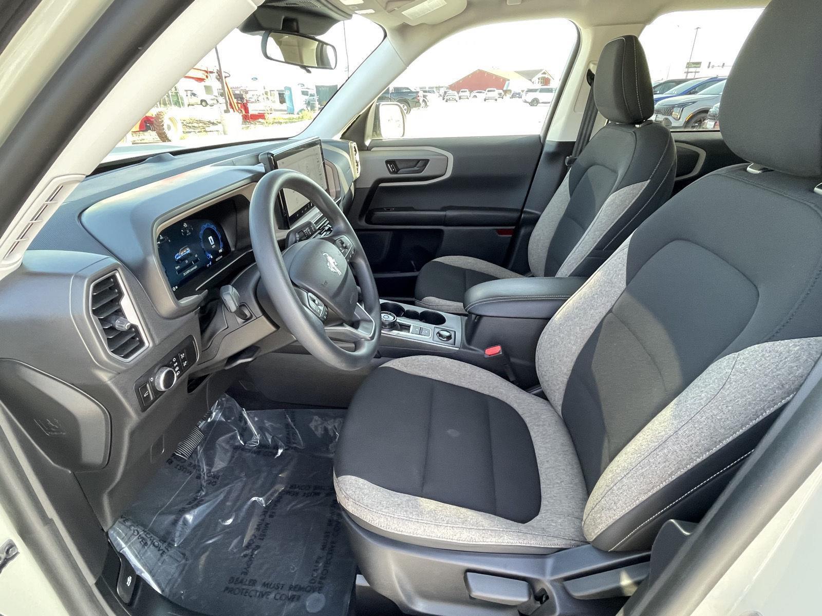 Vehicle photo 14