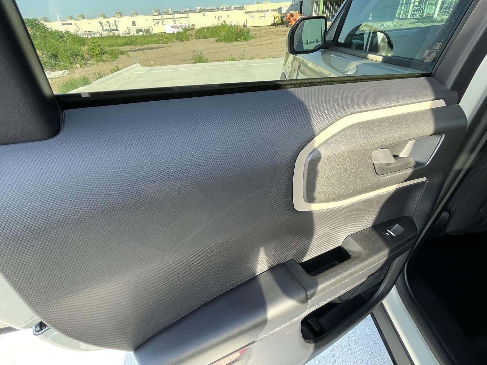 Vehicle photo 15