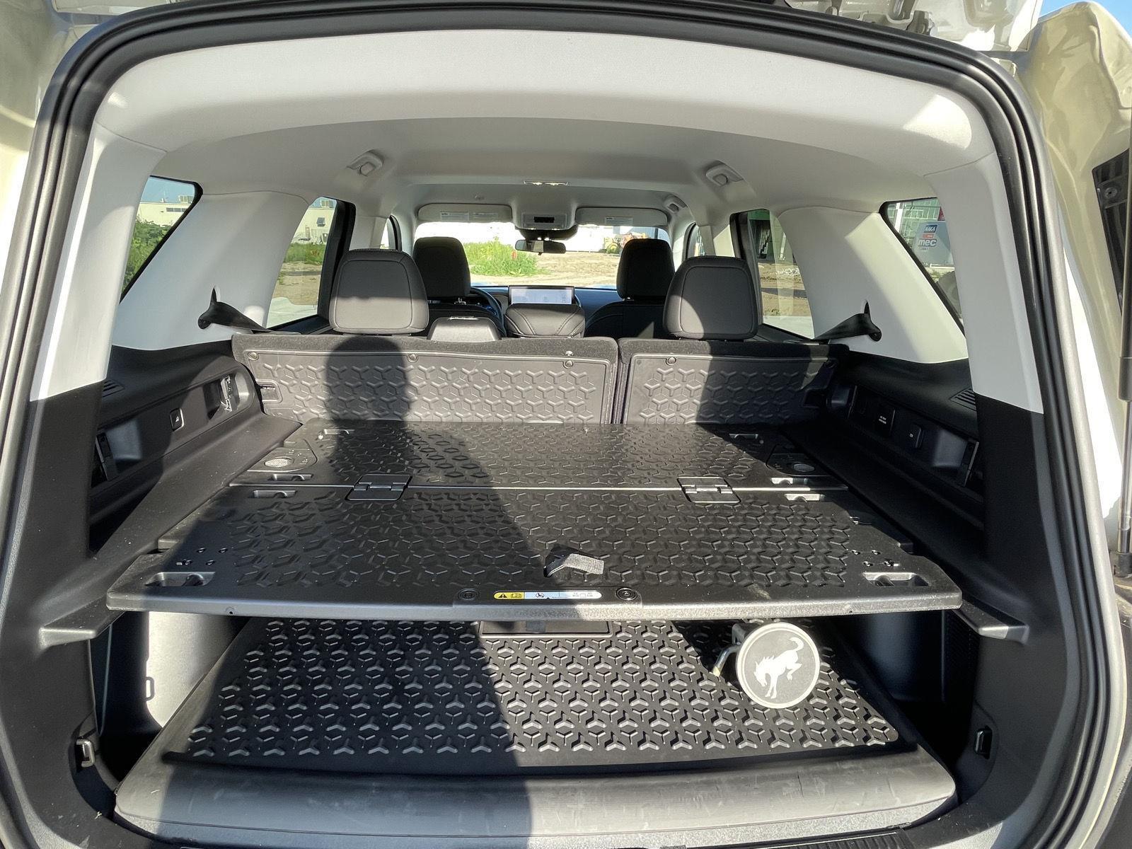 Vehicle photo 17