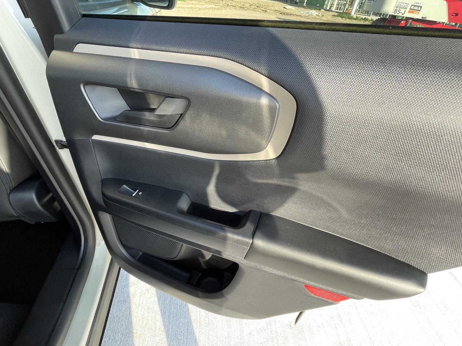 Vehicle photo 18