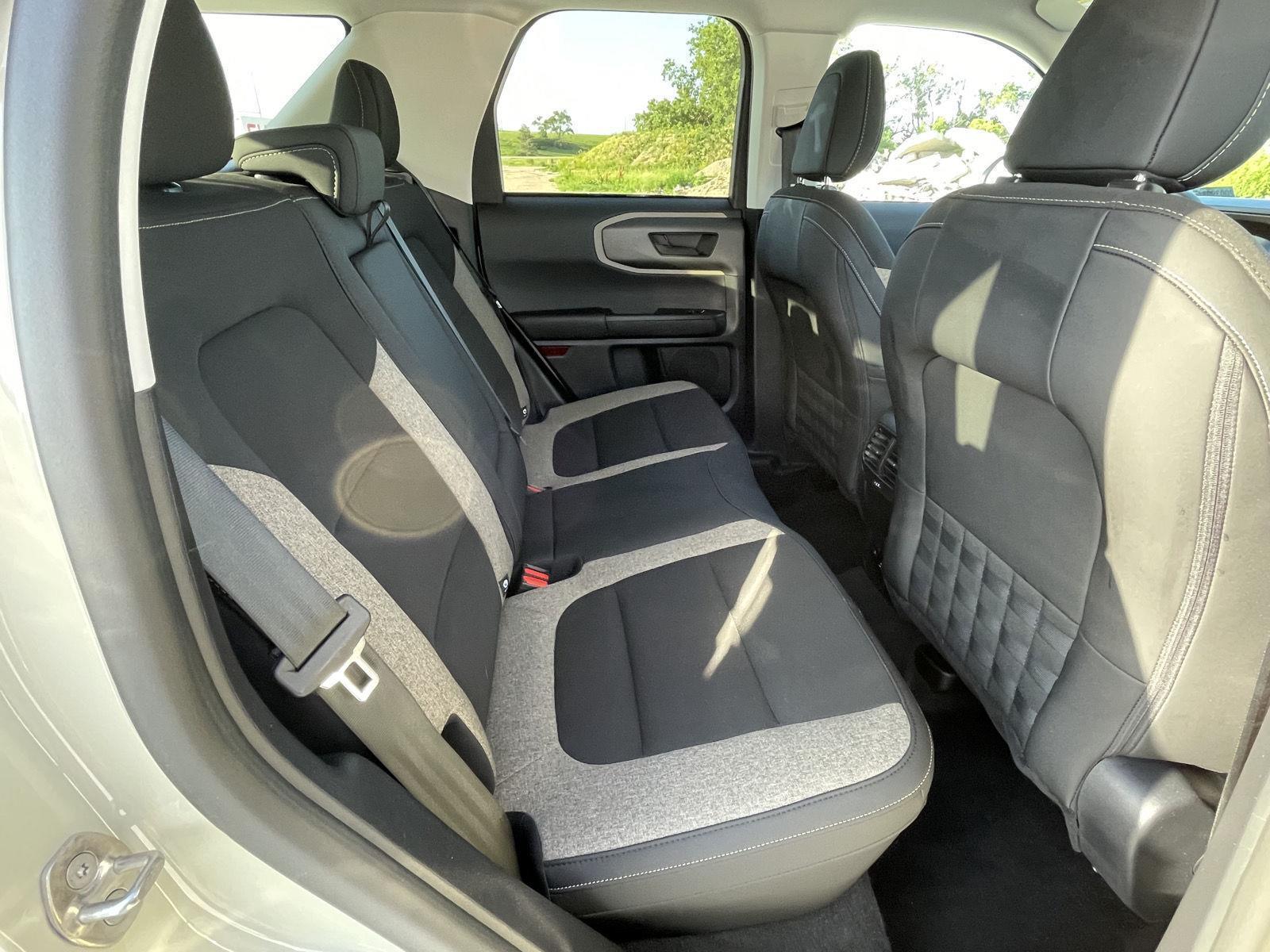 Vehicle photo 19