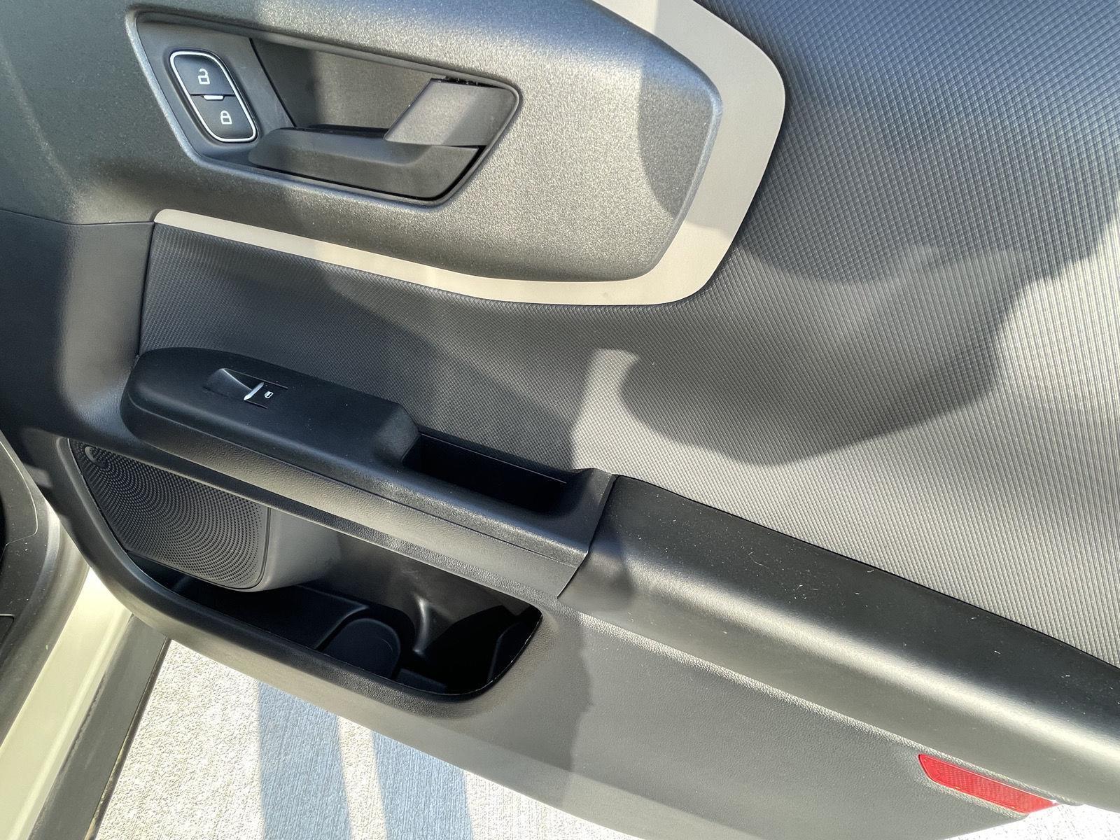 Vehicle photo 20