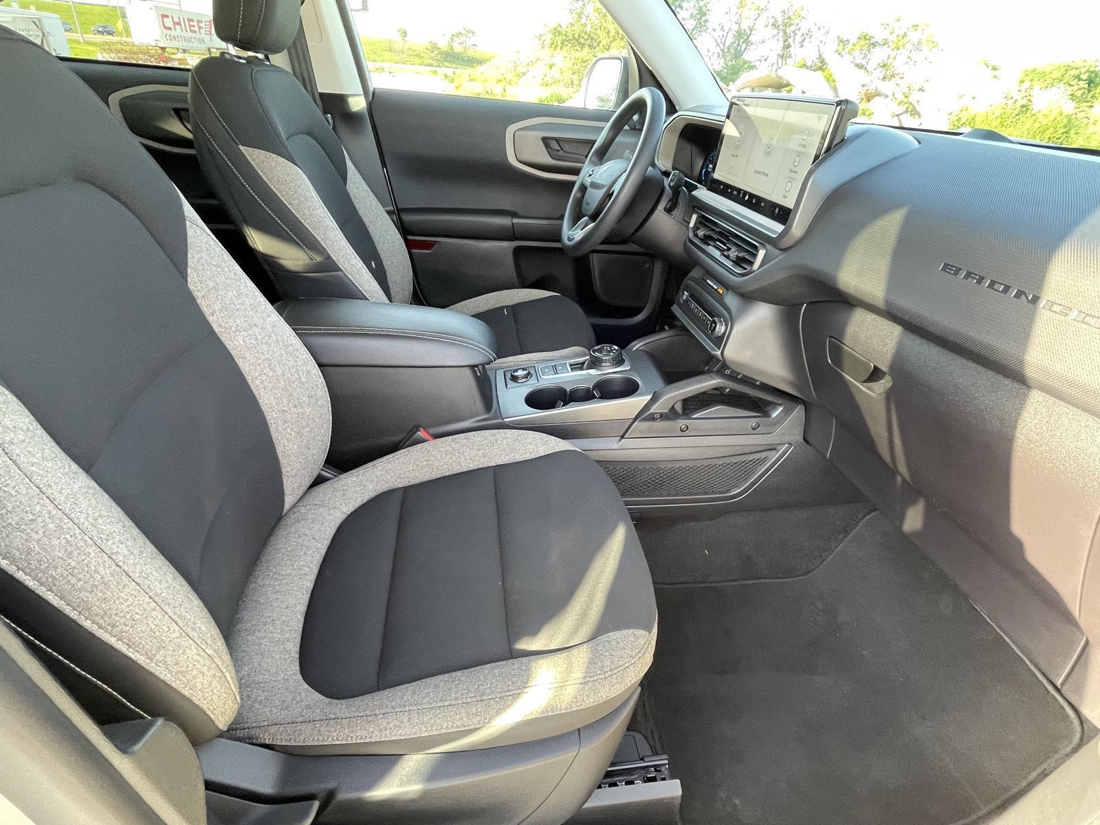 Vehicle photo 21