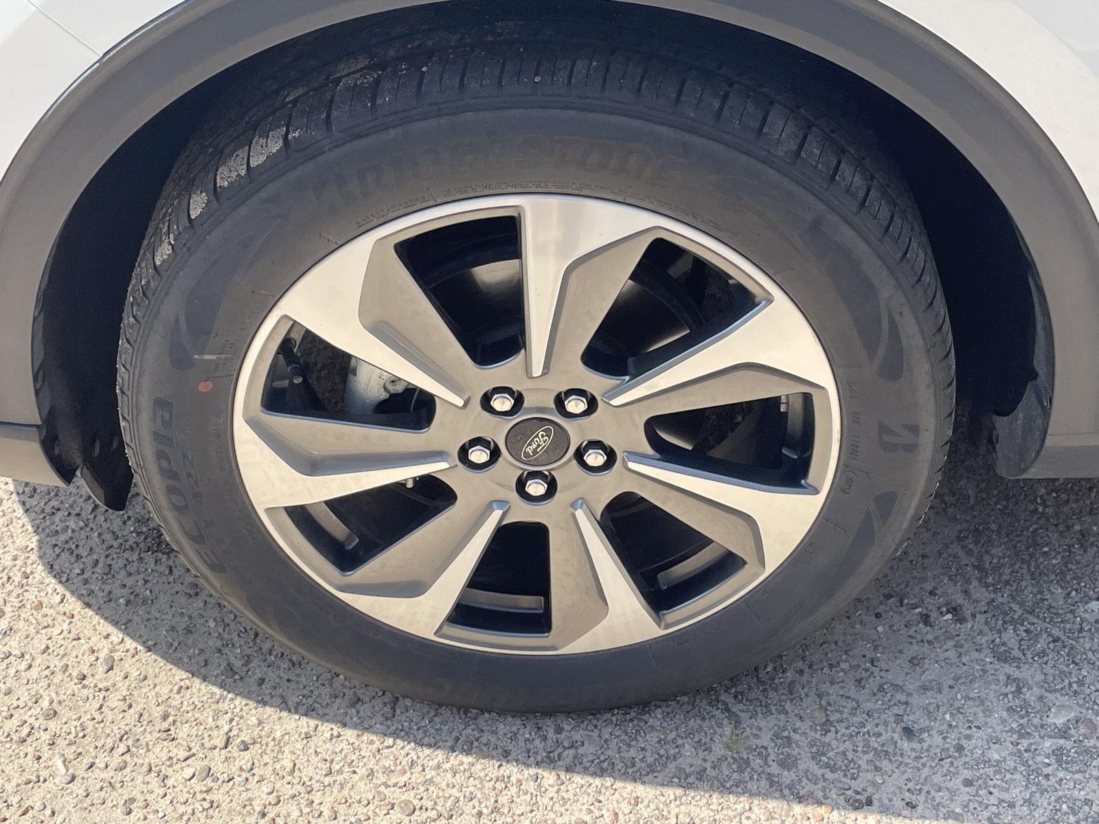 Vehicle photo 10