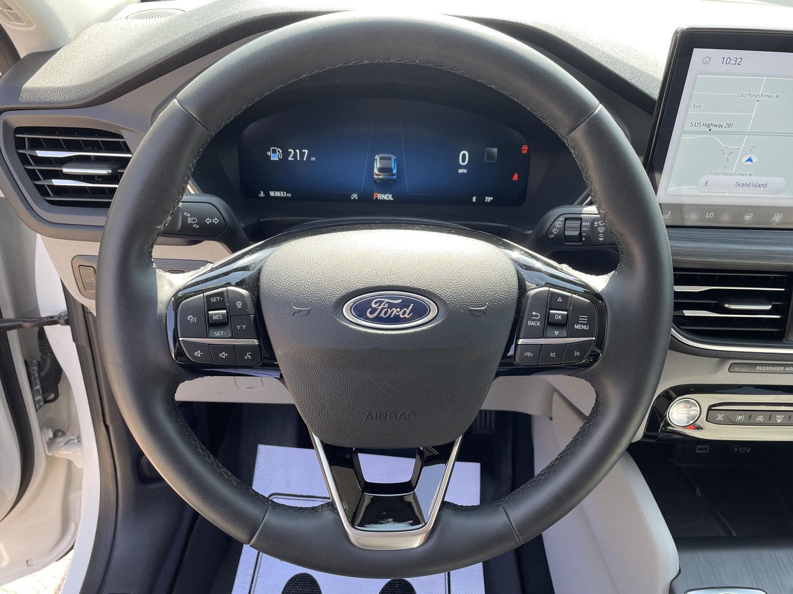 Vehicle photo 13