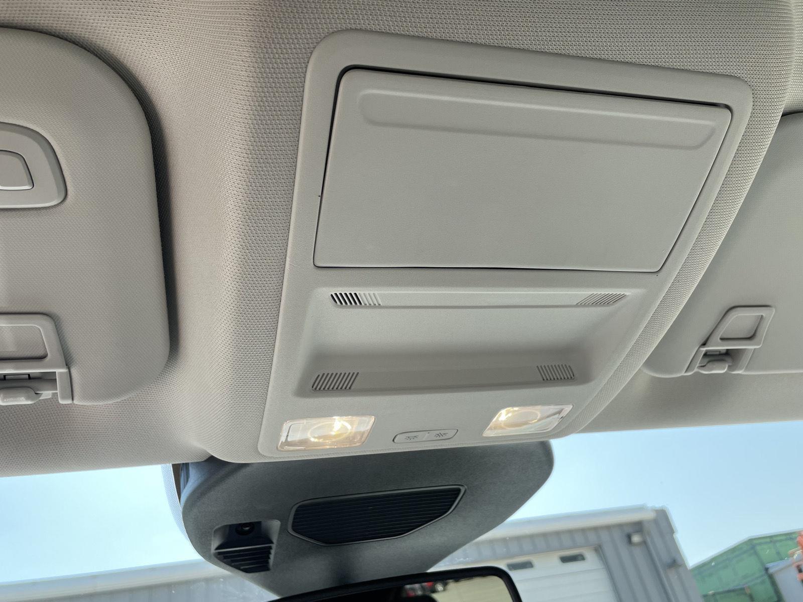 Vehicle photo 15