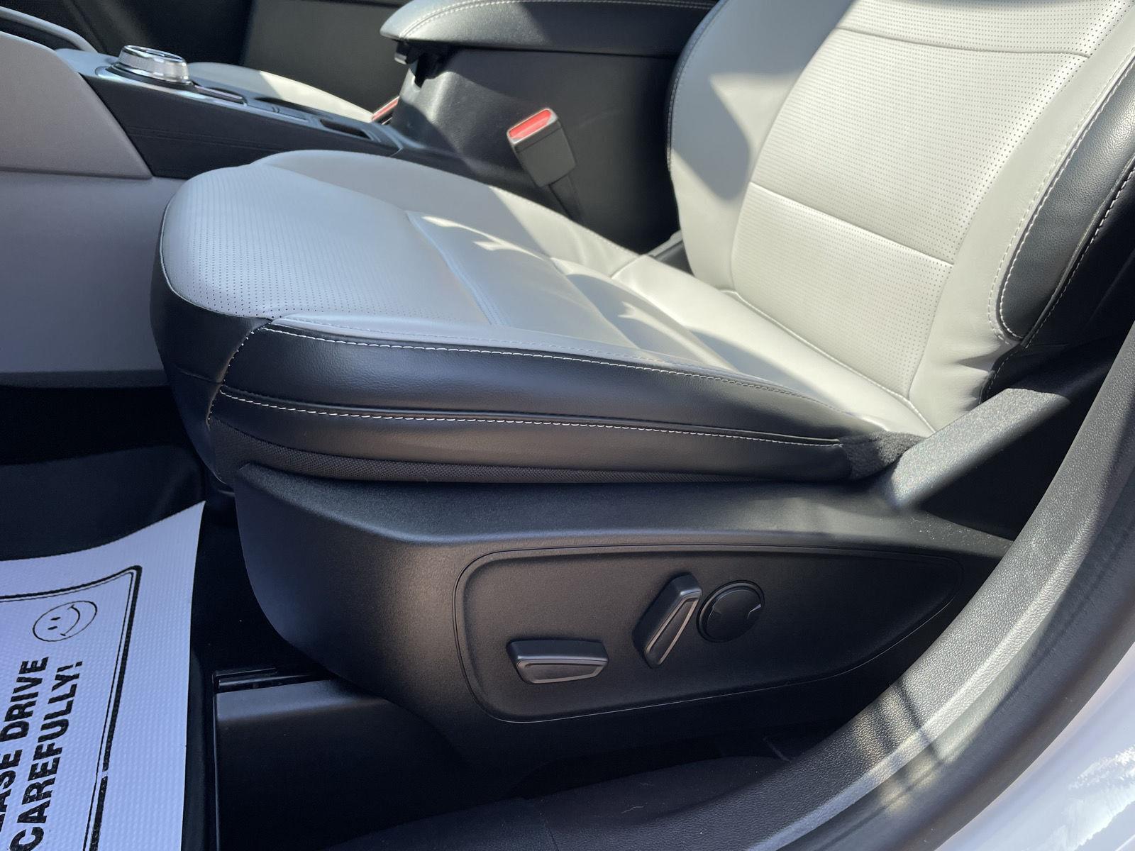 Vehicle photo 16
