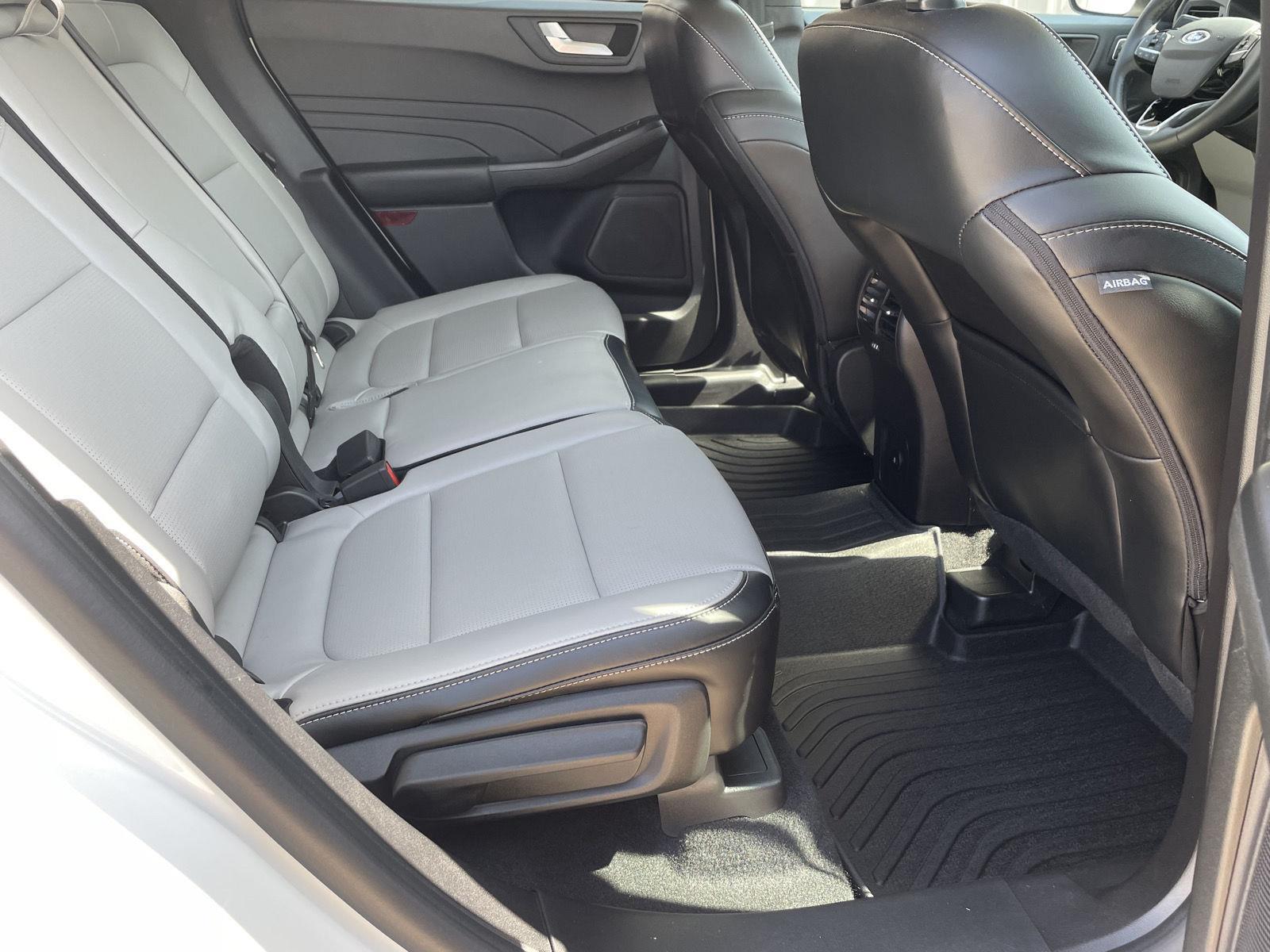 Vehicle photo 17