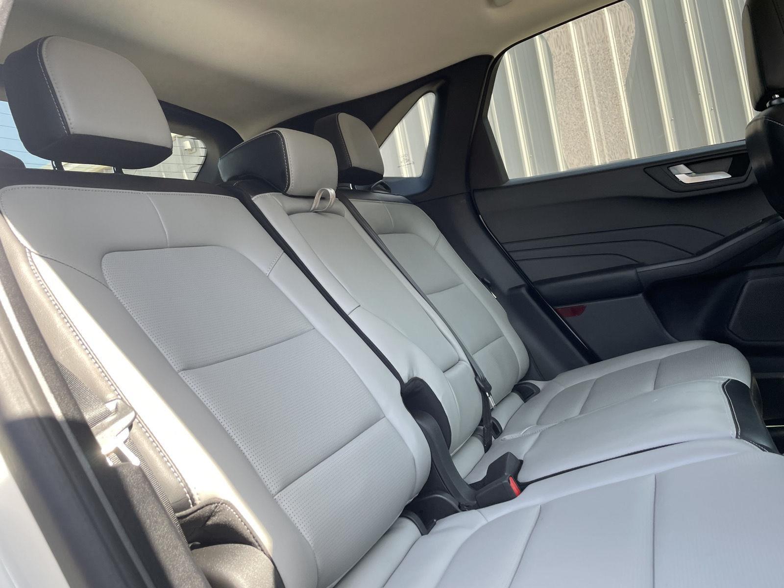 Vehicle photo 18